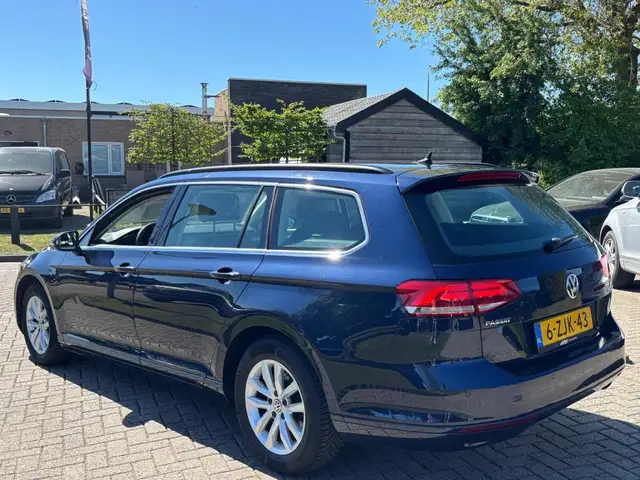 Volkswagen Passat view 7