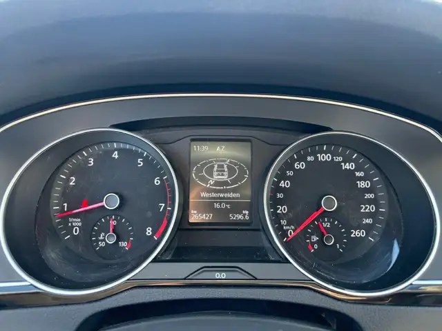 Volkswagen Passat view 14