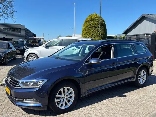 Volkswagen Passat view 8
