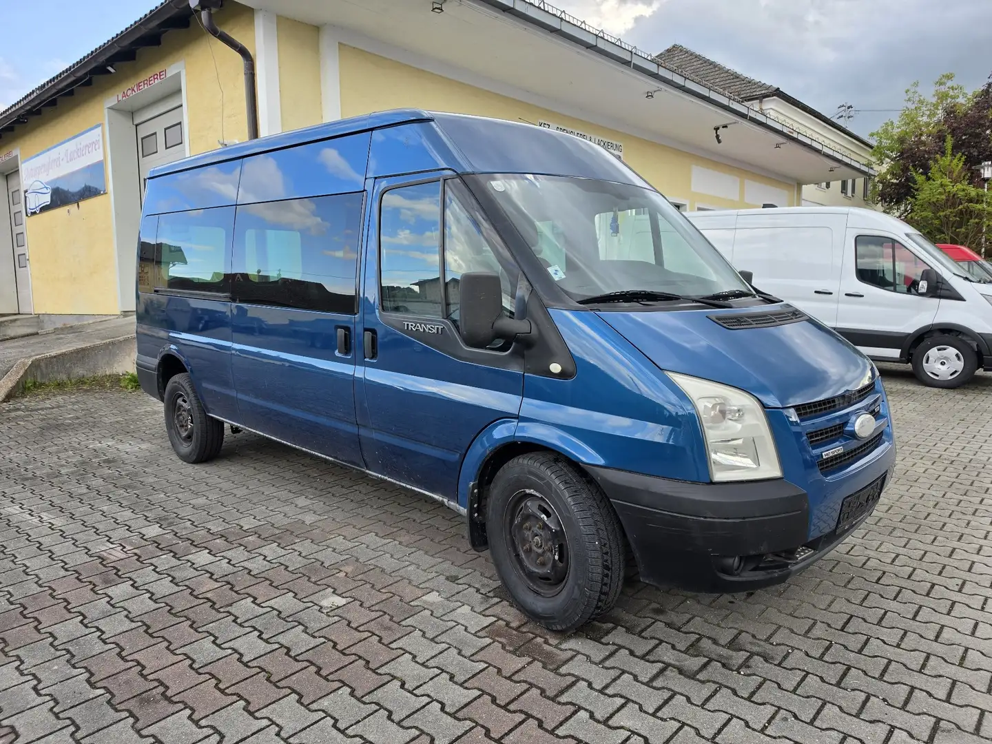 Ford Transit FT 350 L Vario 4.27 2,4 TDCi Blau - 1