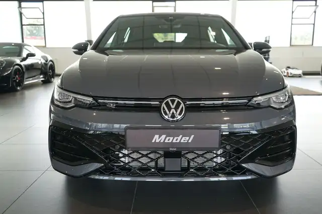 Volkswagen Golf view 4