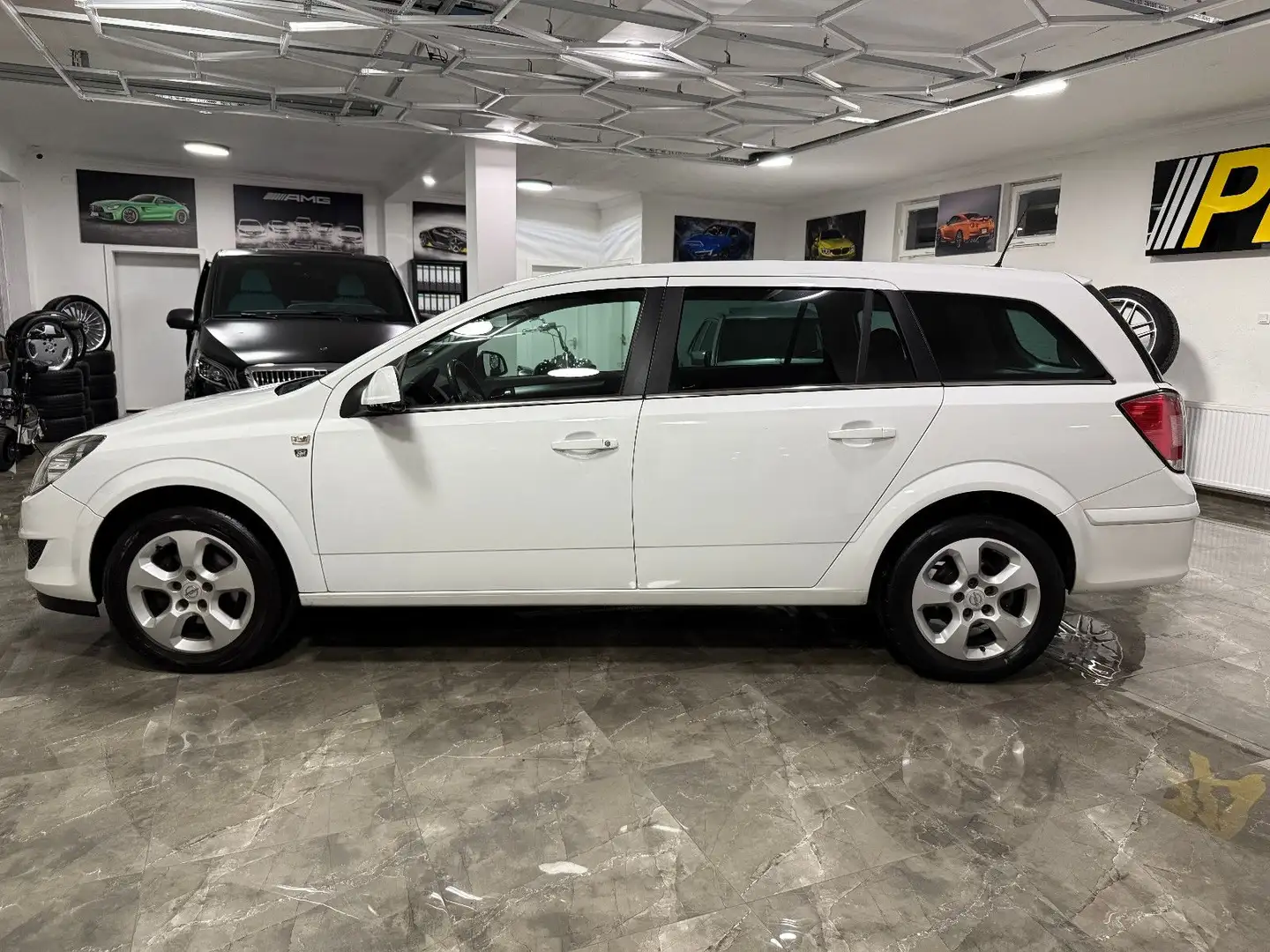 Opel Astra H 1.7 CDTI Caravan "111 Jahre" / Weiß - 2