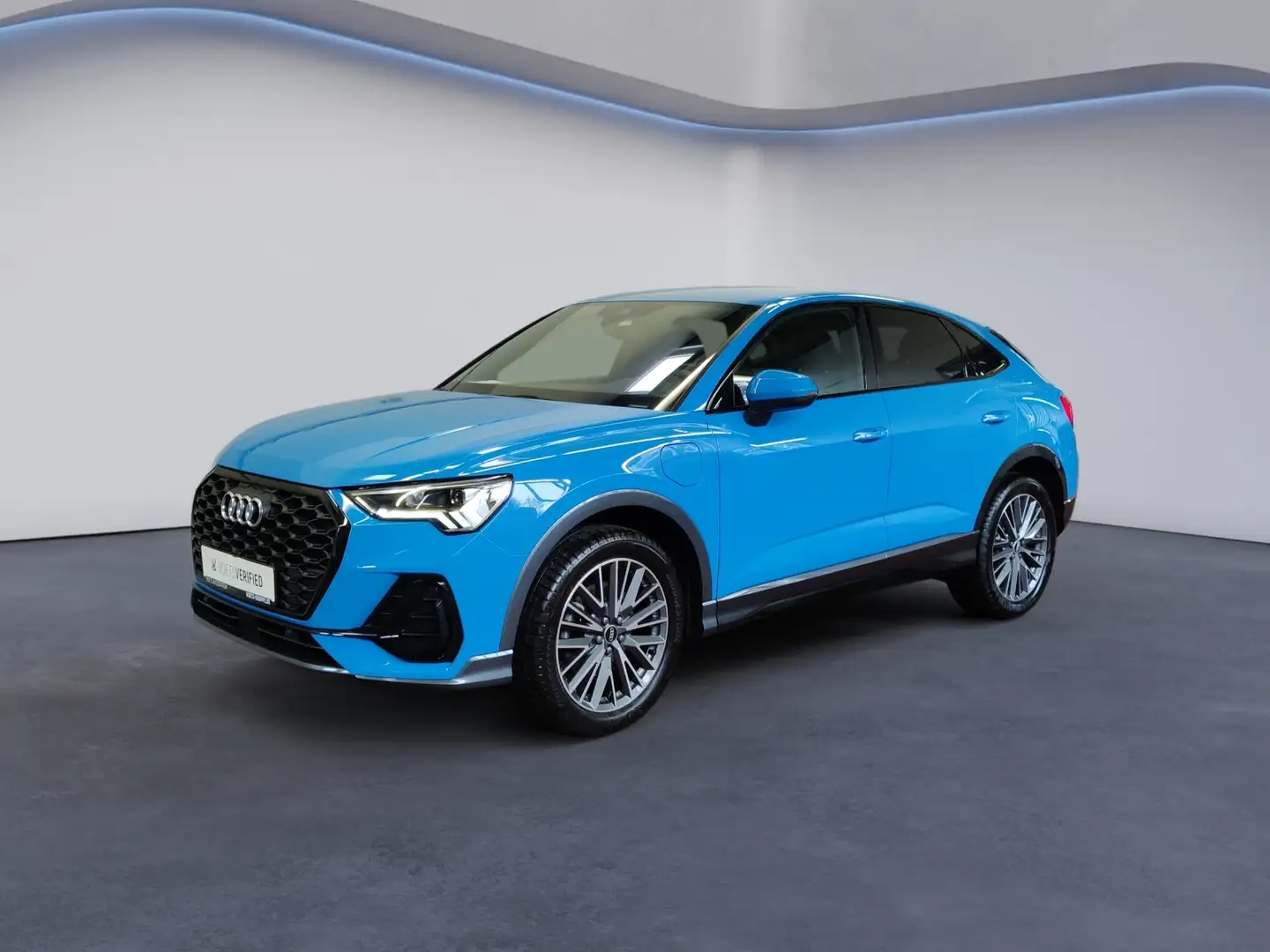 Audi Q3 Sportback S-line 45 TFSIe S-tronic LED+SHZ+PDC Blauw - 1