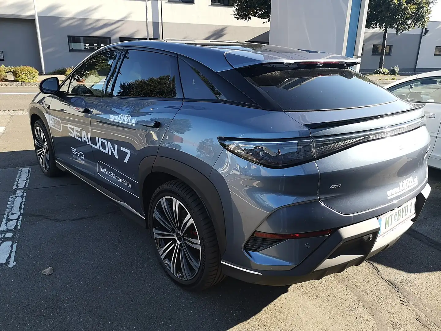 BYD Sealion 7 Excellence Österreich Paket 91.5 kWh AWD Grau - 2