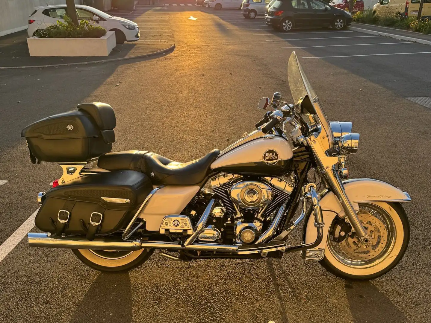 Harley-Davidson Road King Classic Blanc - 1