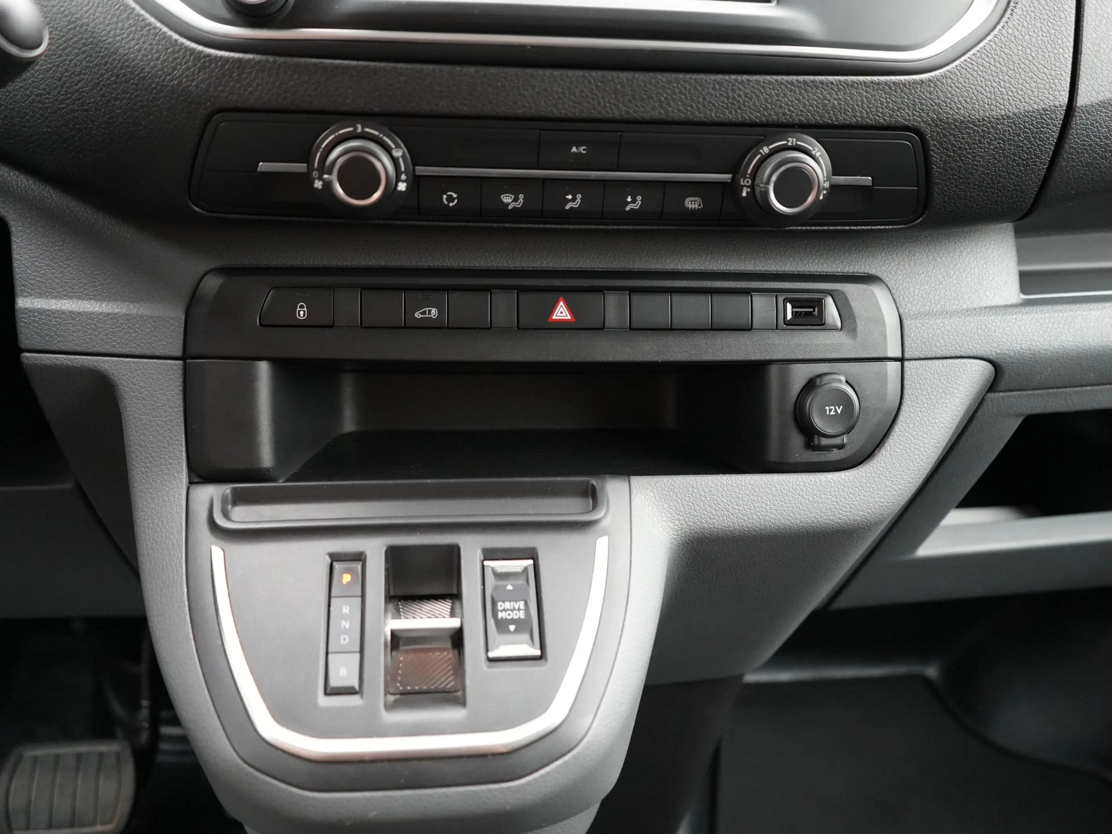 Peugeot e-Expert Standard Premium 75 kWh incl trekhaak 100Kw, Wltp — photo 8
