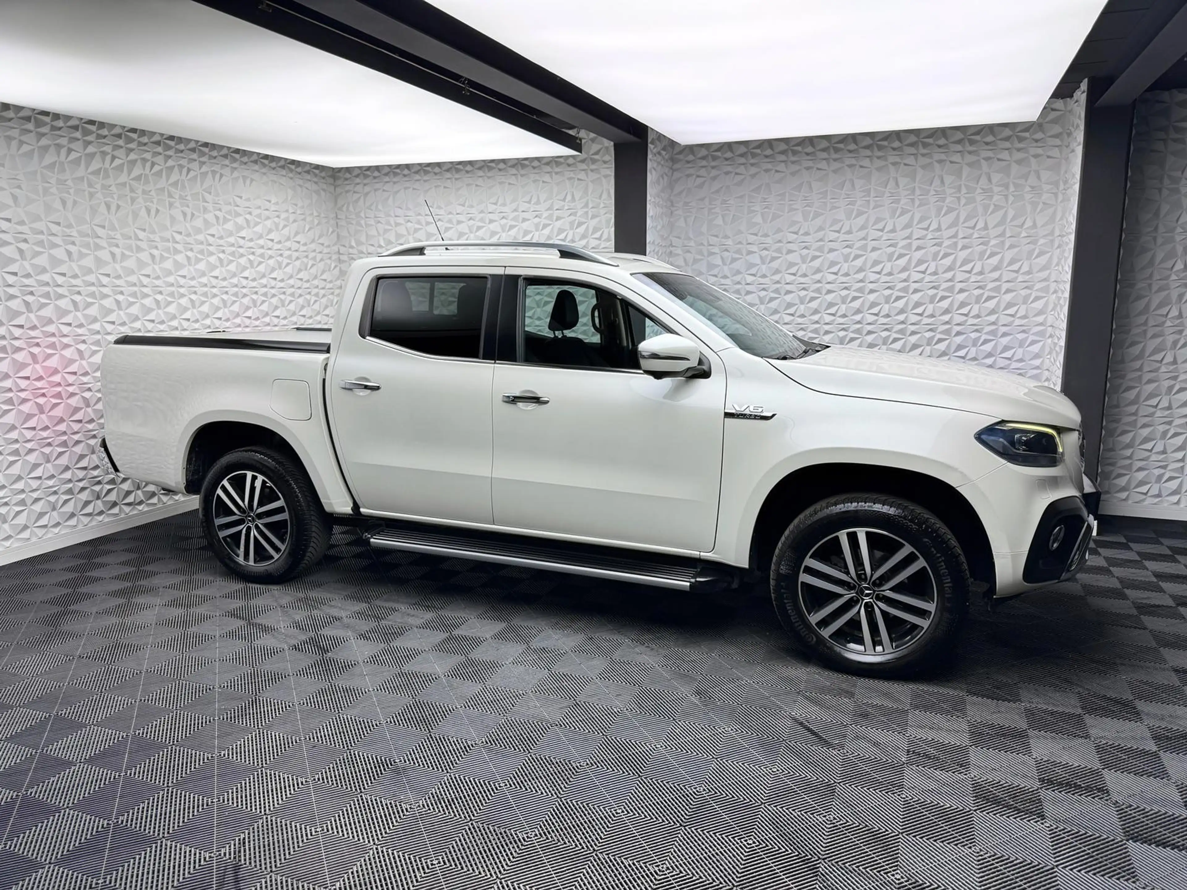 Mercedes-Benz X 350 d POWER-EDITION/4MATIC/LED/KEYLES/360°/AHK — photo 4