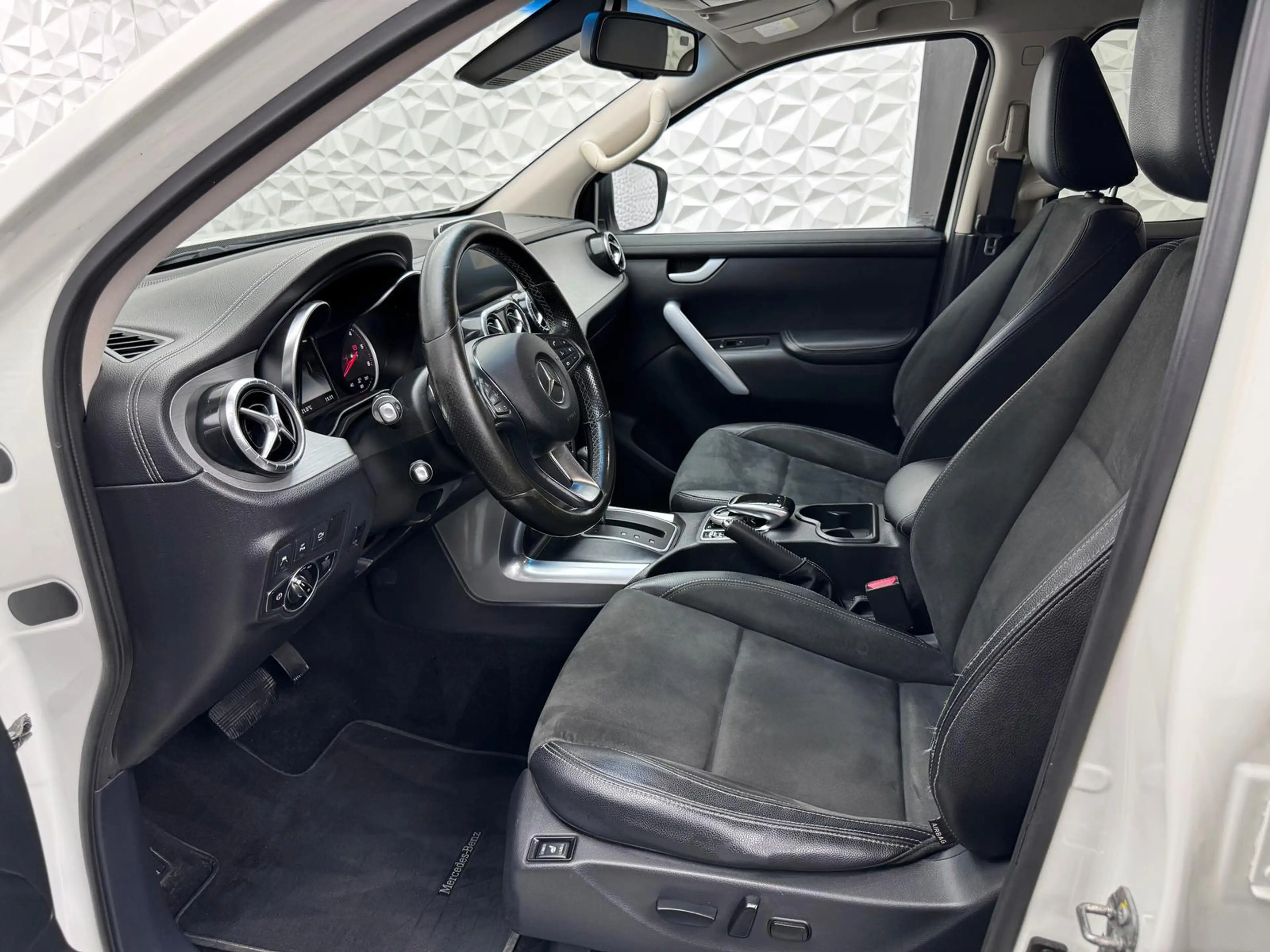 Mercedes-Benz X 350 d POWER-EDITION/4MATIC/LED/KEYLES/360°/AHK — photo 7