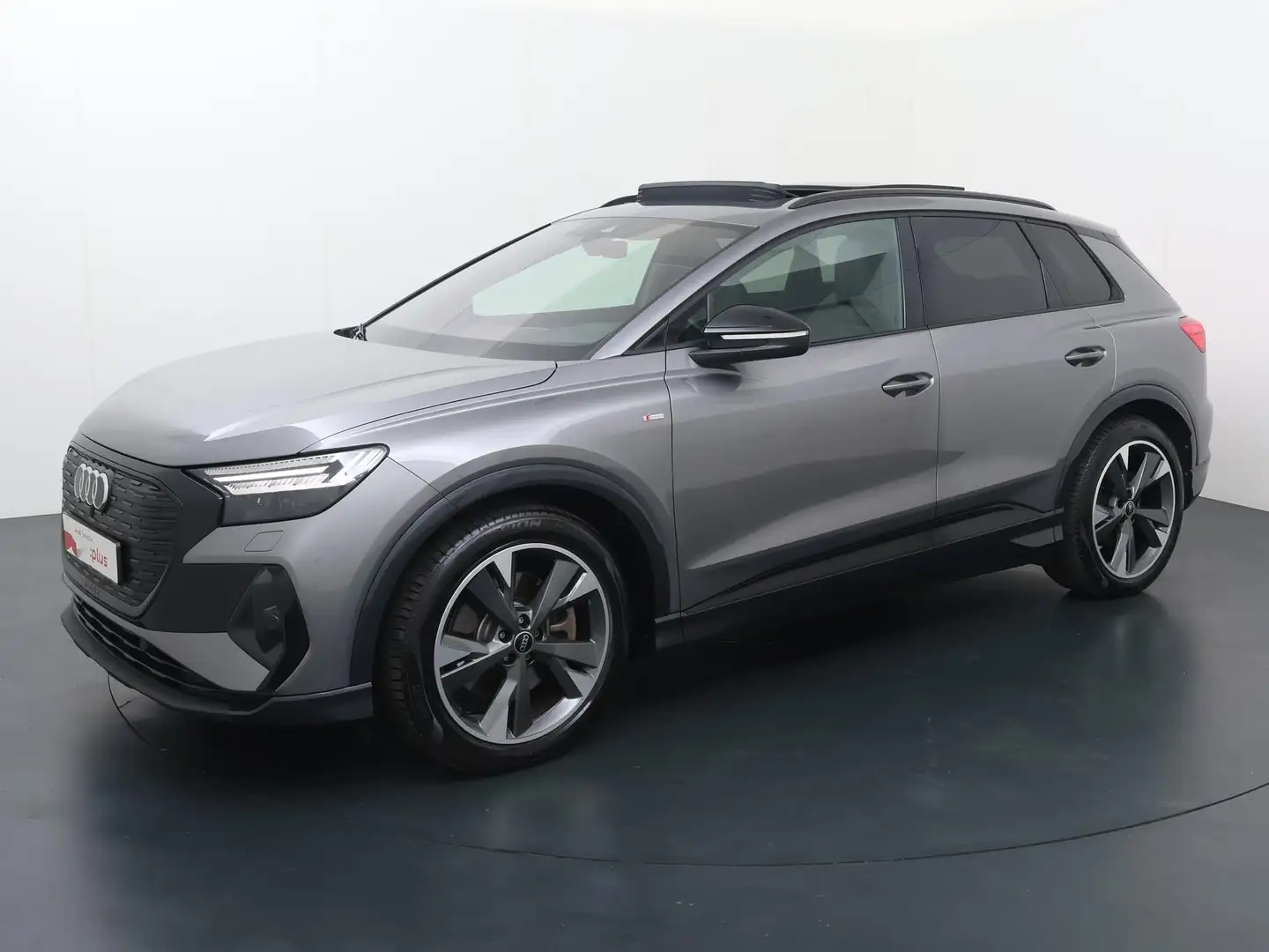 Audi Q4 e-tron 45 quattro S Edition 82 kWh | 286 PK | SoH 98 % | Grijs - 1