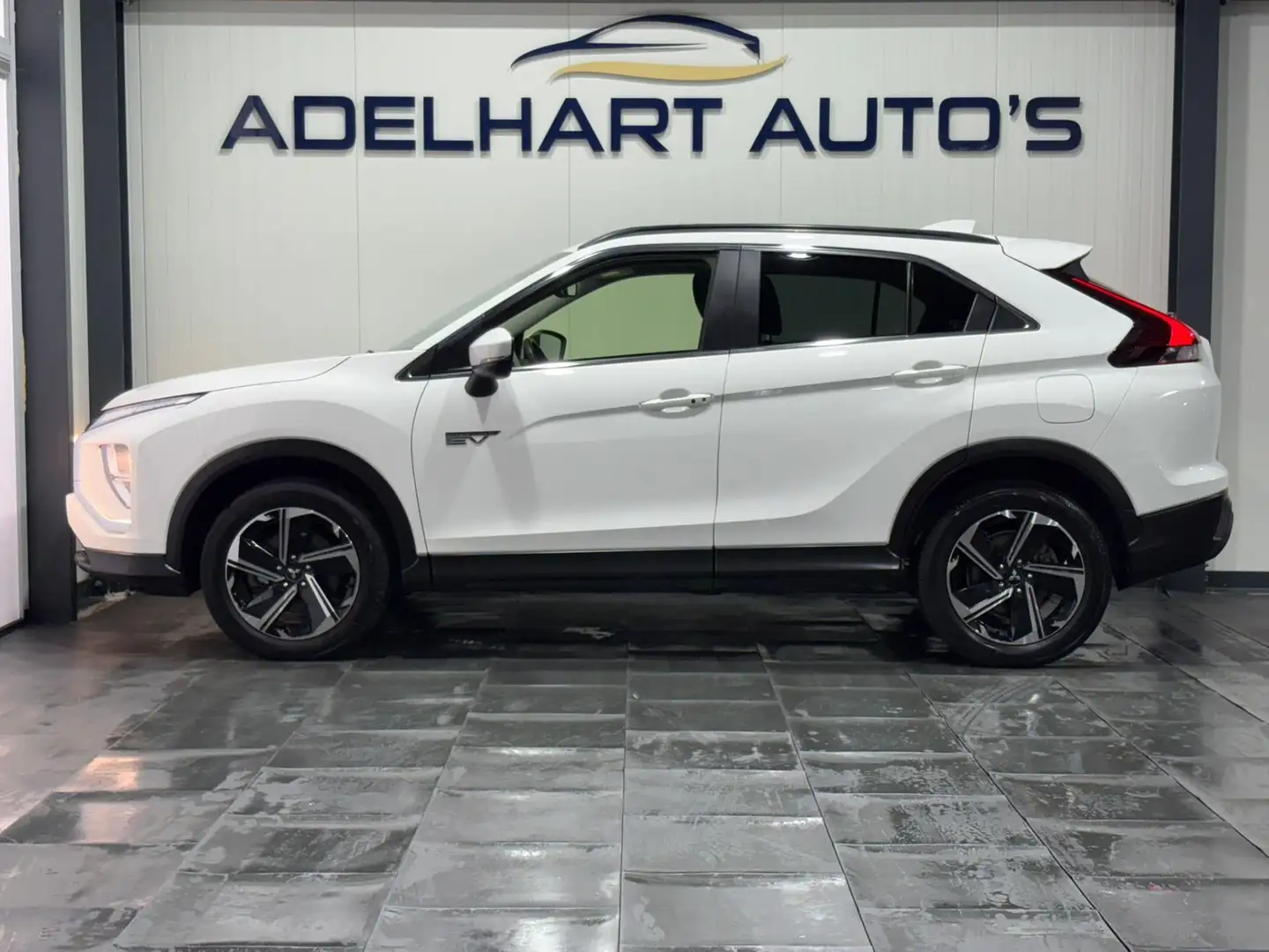 Mitsubishi Eclipse Cross 2.4 PHEV Prestige Automaat / Navigatie full map / Biały - 2