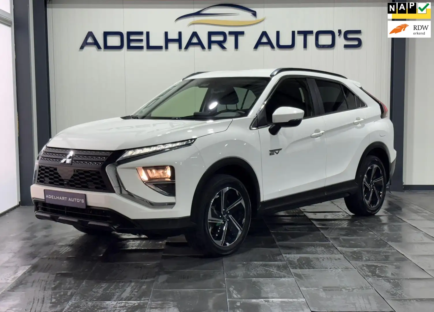 Mitsubishi Eclipse Cross 2.4 PHEV Prestige Automaat / Navigatie full map / Biały - 1