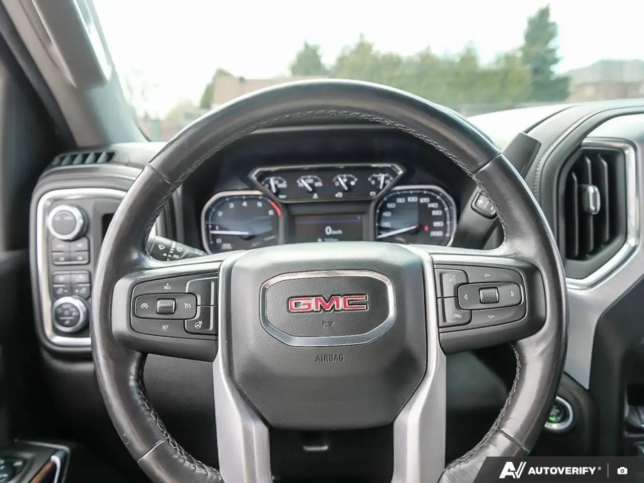 GMC Sierra 2500HD снимка GMC Sierra 2500HD