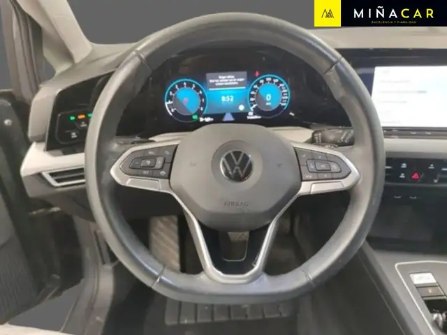 Volkswagen Golf view 4