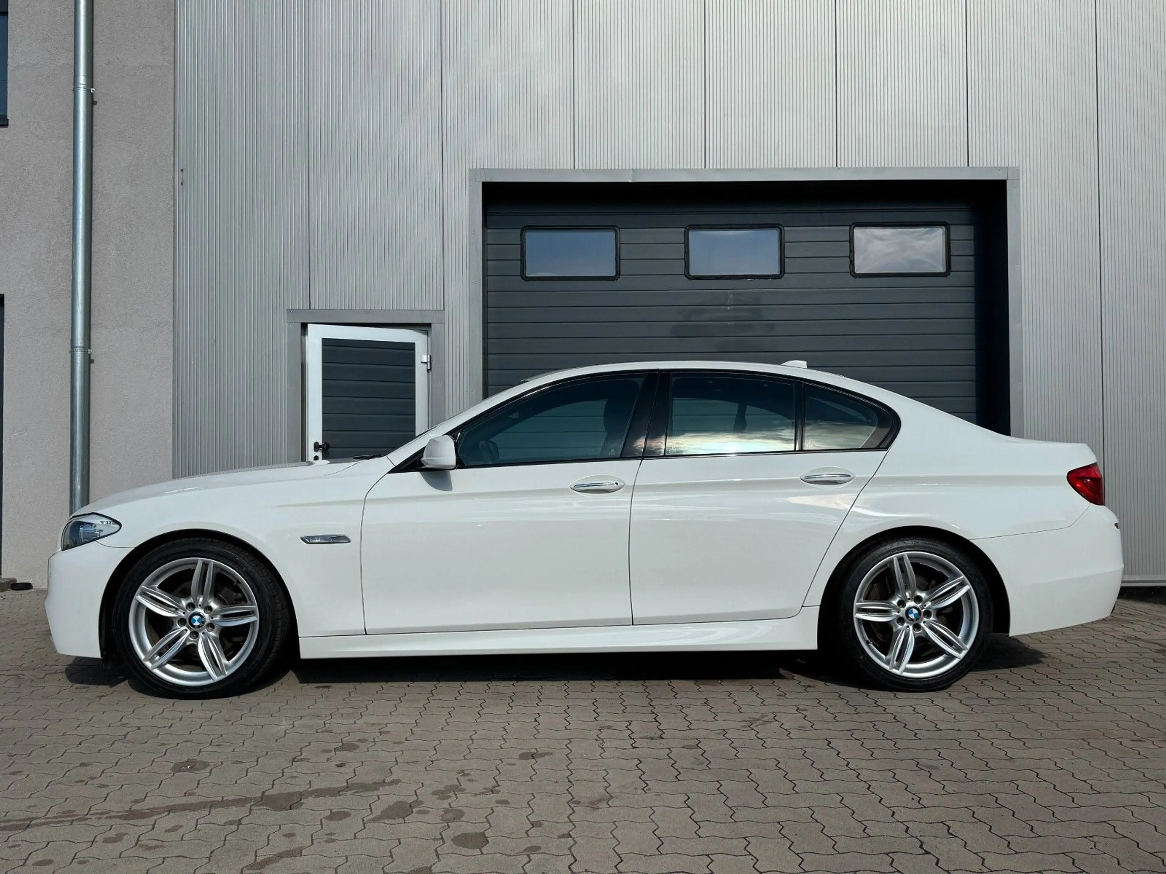 BMW 528 i Lim M-Paket/Leder/Kamera /SHZ/SCHIEBEDACH — photo 4