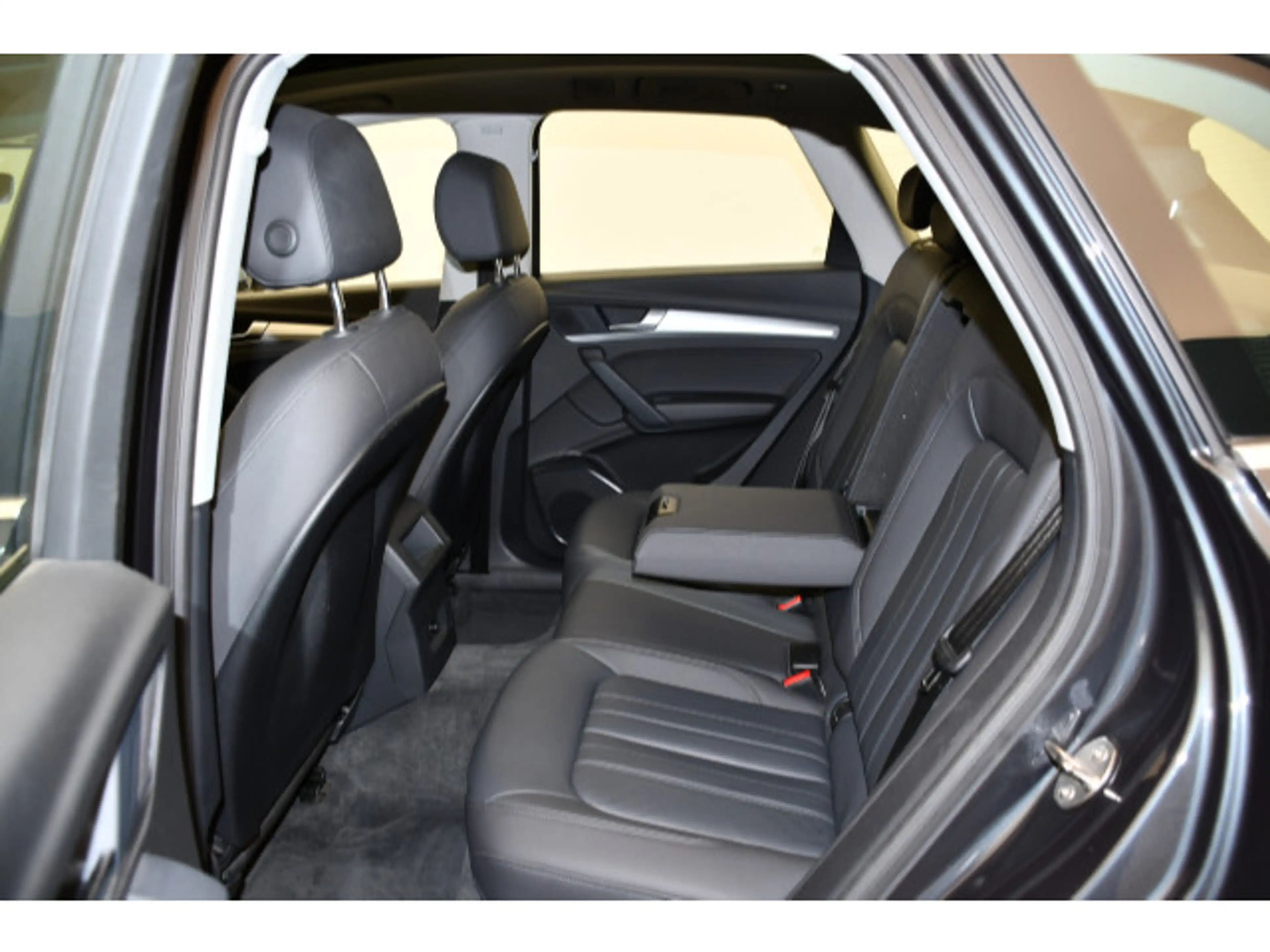 Audi Q5 30TDI S-tronic advanced PANO/LEDER/AHK/NAVI — photo 8