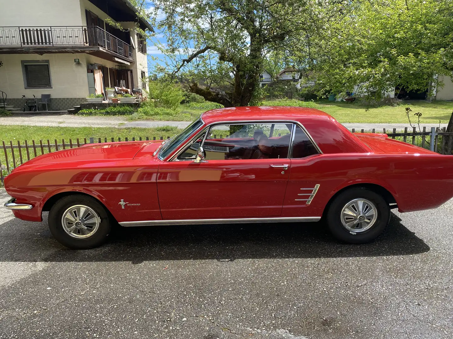 Ford Mustang Coupe - 2