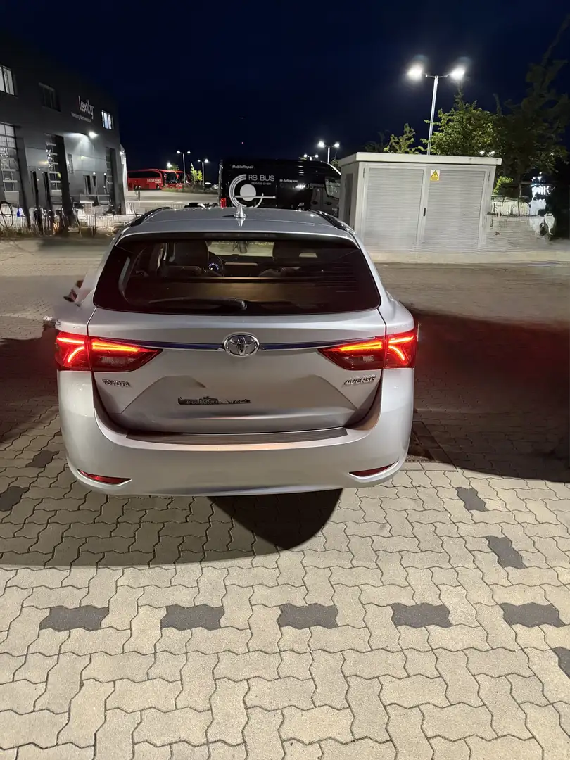 Toyota Avensis Avensis Combi Diesel Touring Sports 1.6 D-4D Execu Zilver - 1