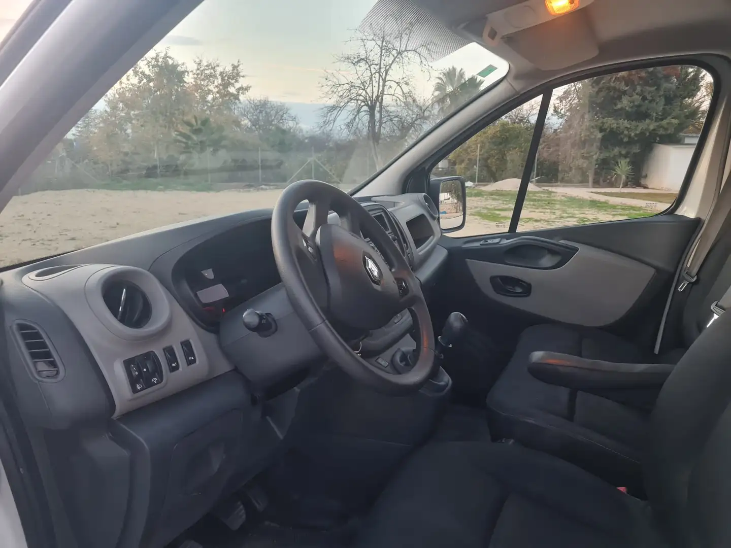 Renault Trafic Furgón 29 L2H1 dCi 88kW White - 2