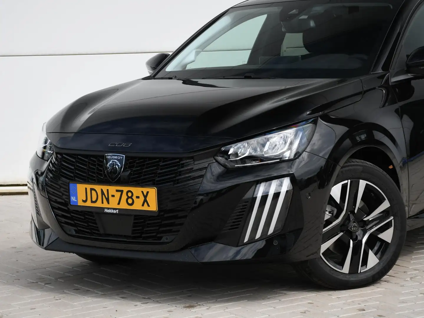 Peugeot 208 Allure 1.2 Hybrid 110pk Automaat NAVI | CAMERA VOO Schwarz - 2