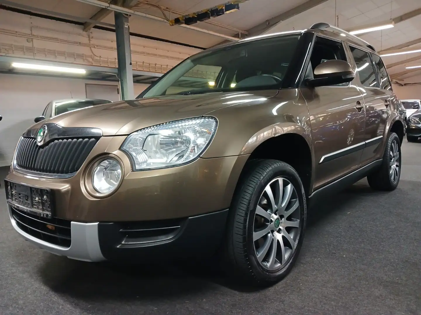 Skoda Yeti Adventure 1.HAND AHK KLIMA TUV 12/26 Braun - 1