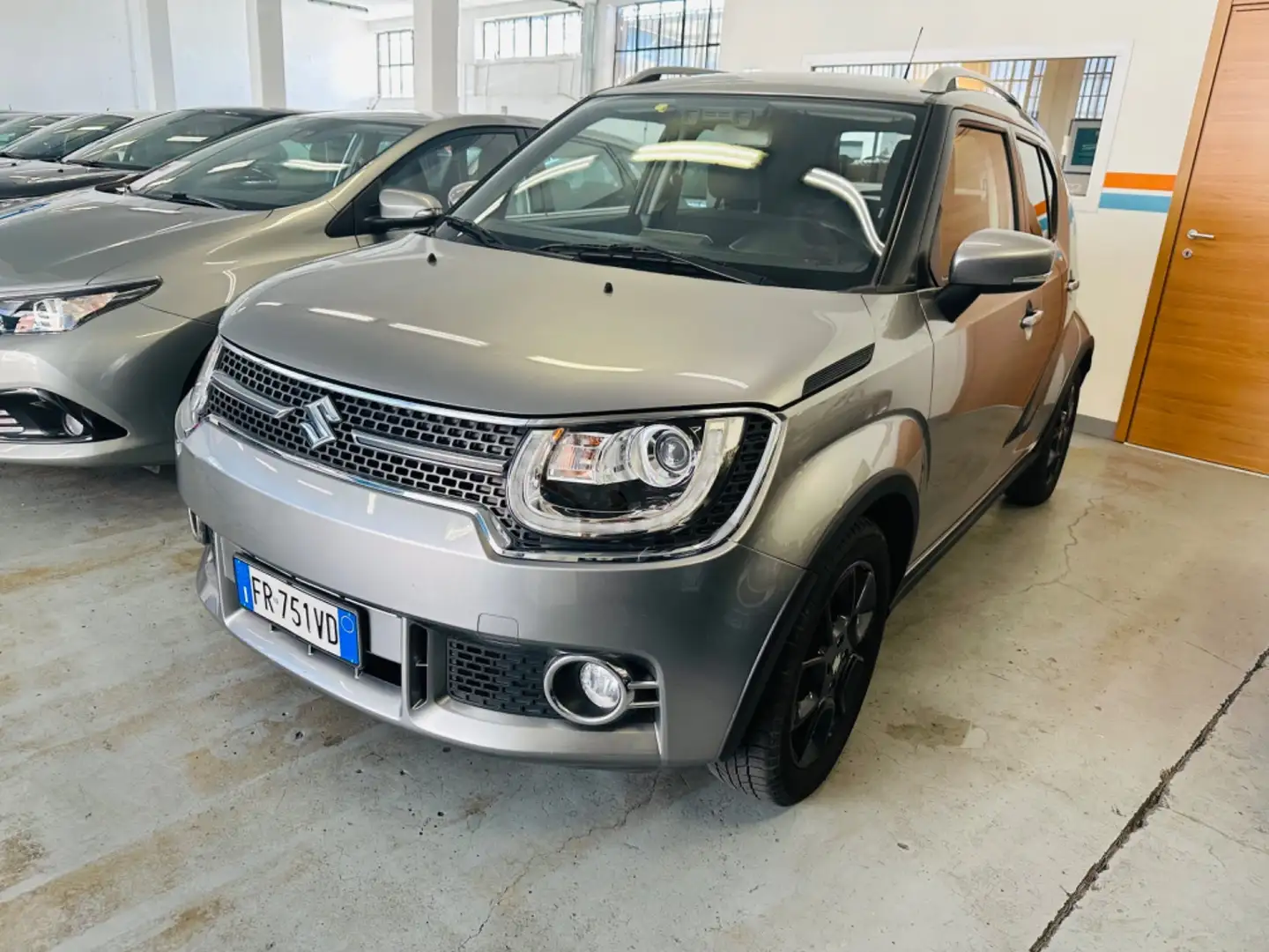 Suzuki Ignis 1.2 Hybrid Top - NO VINCOLO DI FINANZIAMENTO! Grau - 1