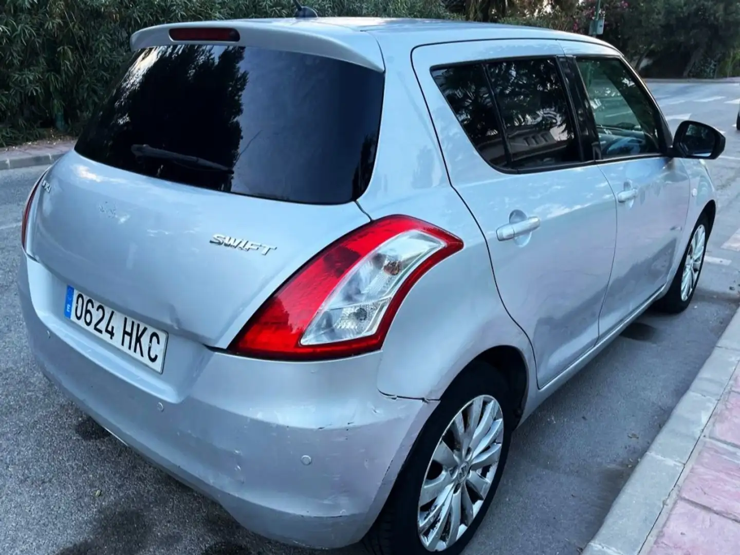 Suzuki Swift Berlina Manual de 5 Puertas Gris - 2