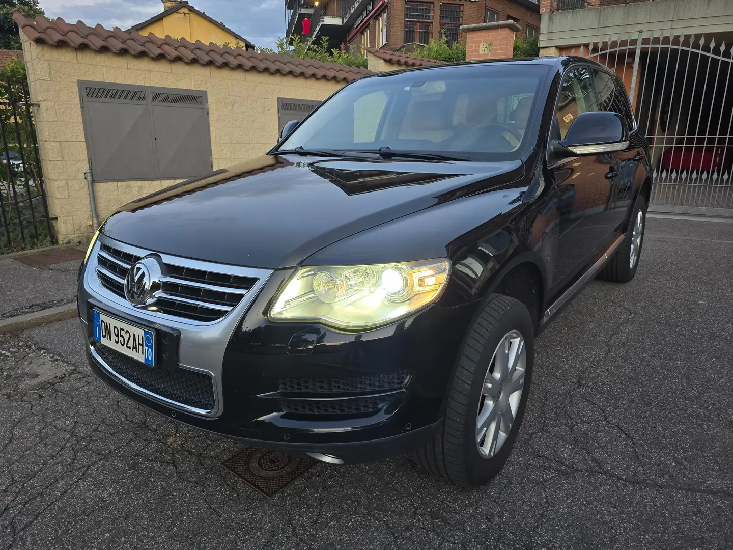 Volkswagen Touareg 2.5 Tdi R5 Exclusive Tiptronic dpf Schwarz - 1