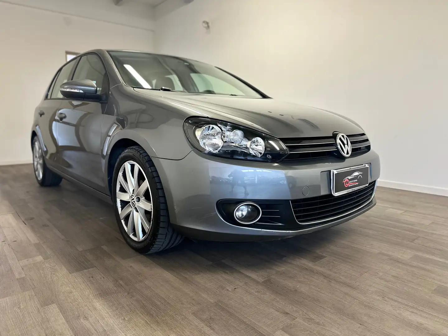 Volkswagen Golf Golf 5p 1.6 tdi Highline Neopatentati Gris - 2