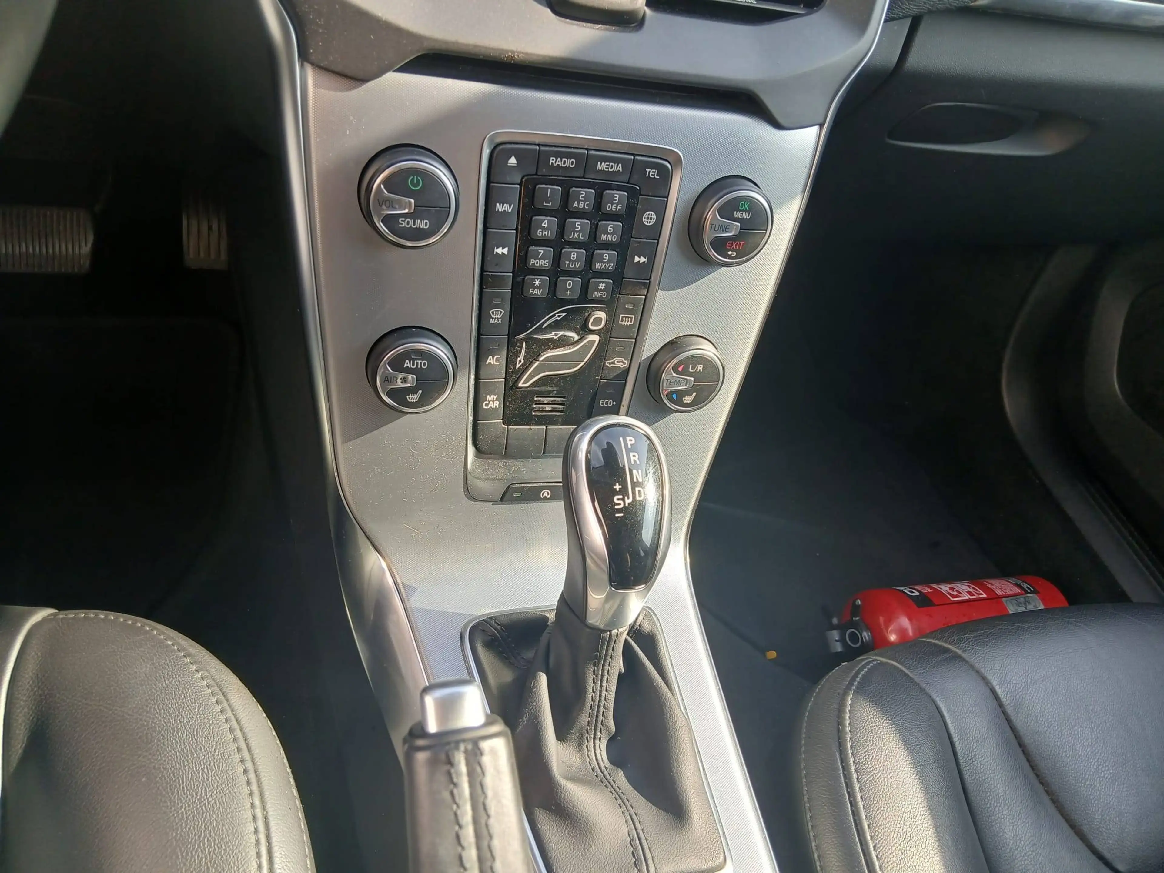 Volvo V40 V40 1.5 T2 Eco Inscription Geartronic / CRUISE / AIRCO / CAPT AV AR / SIEGE CHAUF / 260 x 60 M — photo 15