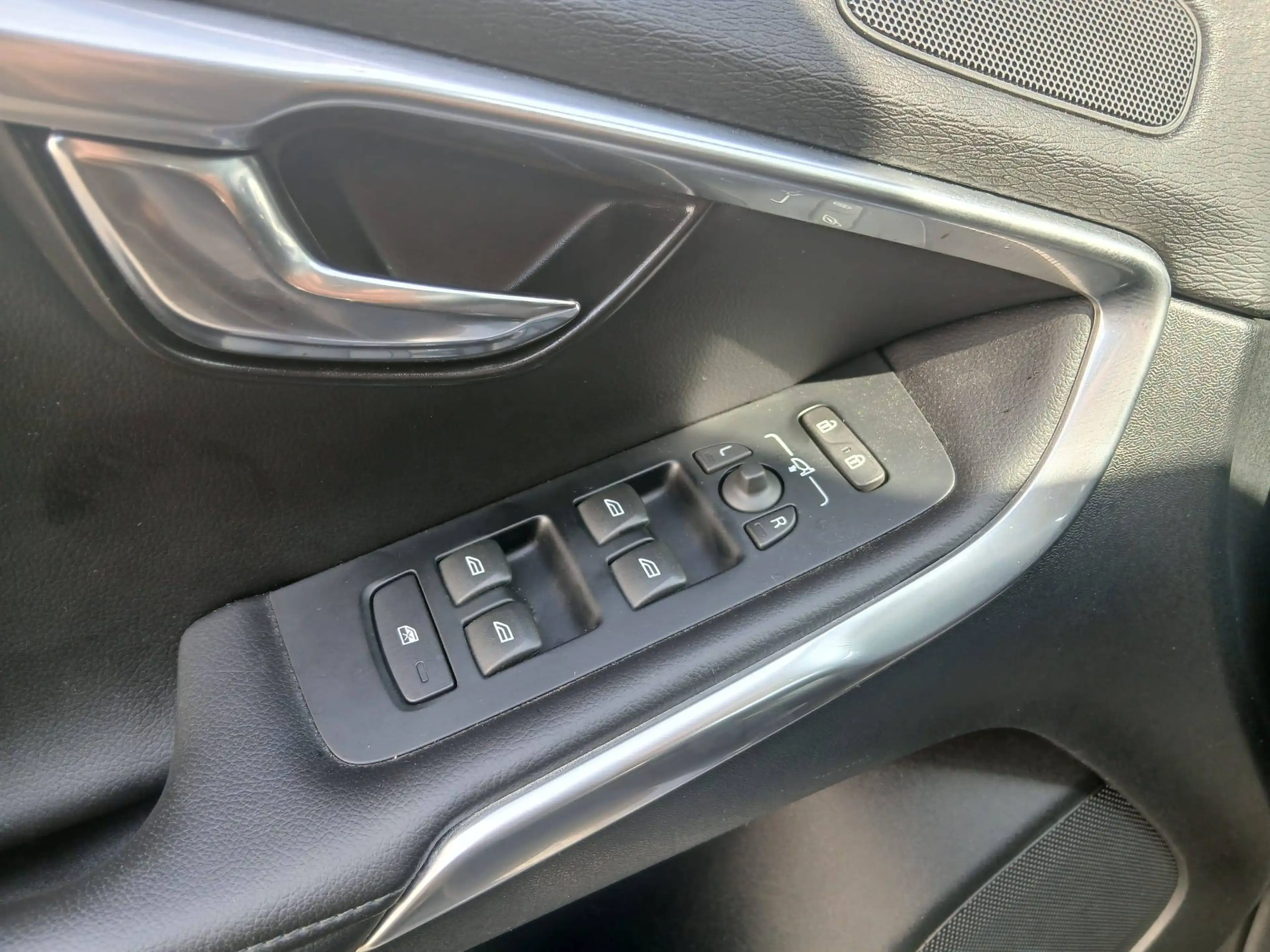 Volvo V40 V40 1.5 T2 Eco Inscription Geartronic / CRUISE / AIRCO / CAPT AV AR / SIEGE CHAUF / 260 x 60 M — photo 14