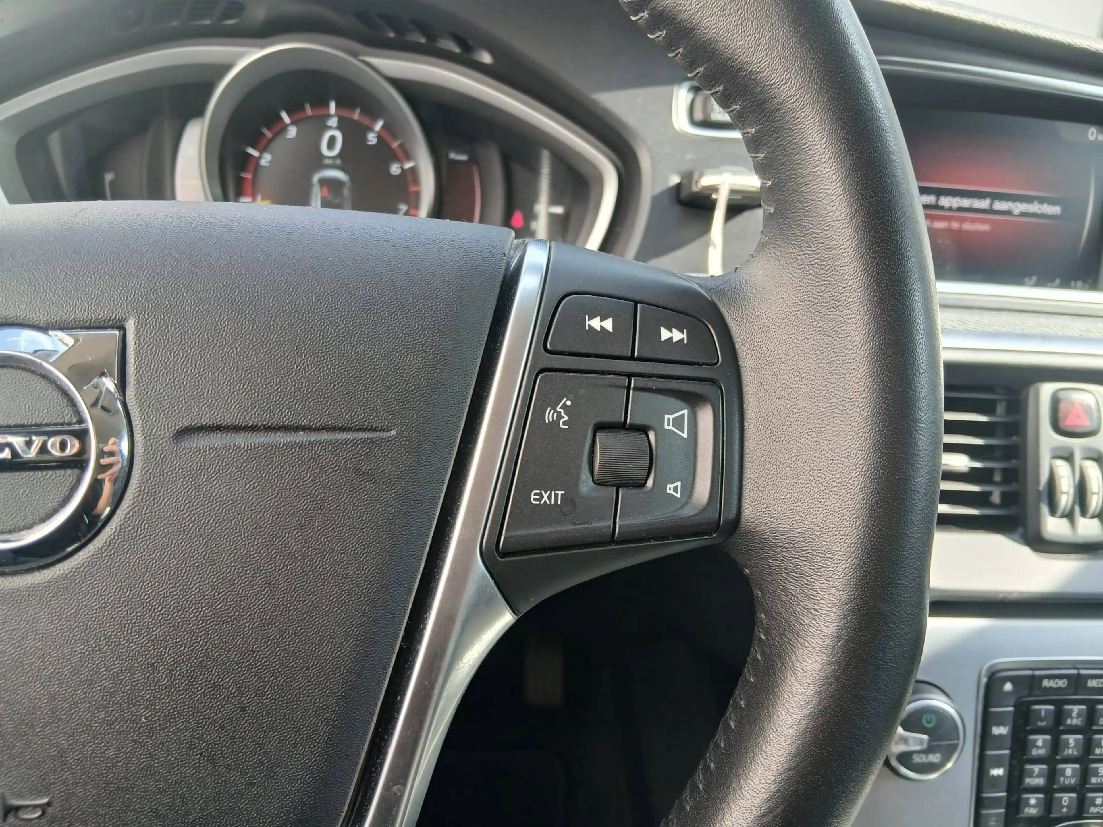 Volvo V40 V40 1.5 T2 Eco Inscription Geartronic / CRUISE / AIRCO / CAPT AV AR / SIEGE CHAUF / 260 x 60 M — photo 10