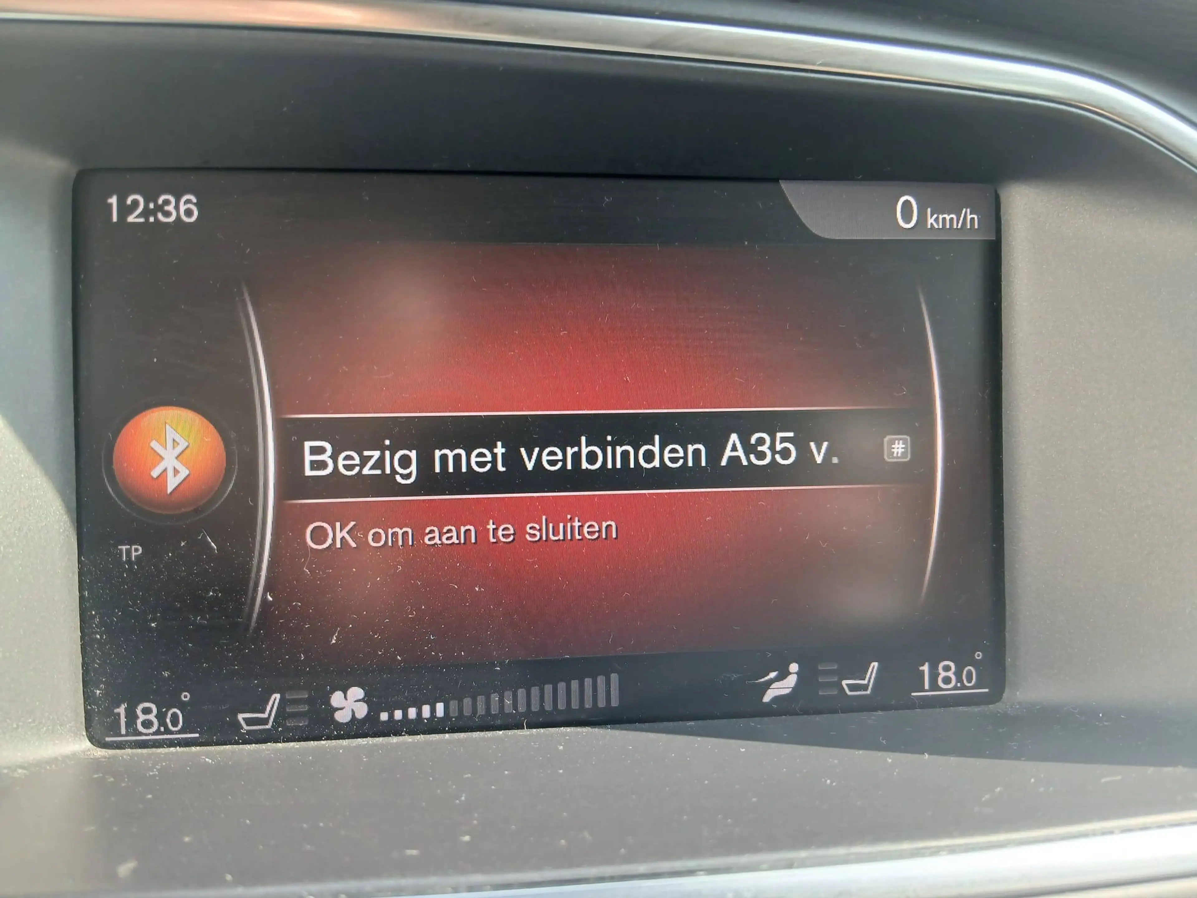 Volvo V40 V40 1.5 T2 Eco Inscription Geartronic / CRUISE / AIRCO / CAPT AV AR / SIEGE CHAUF / 260 x 60 M — photo 12