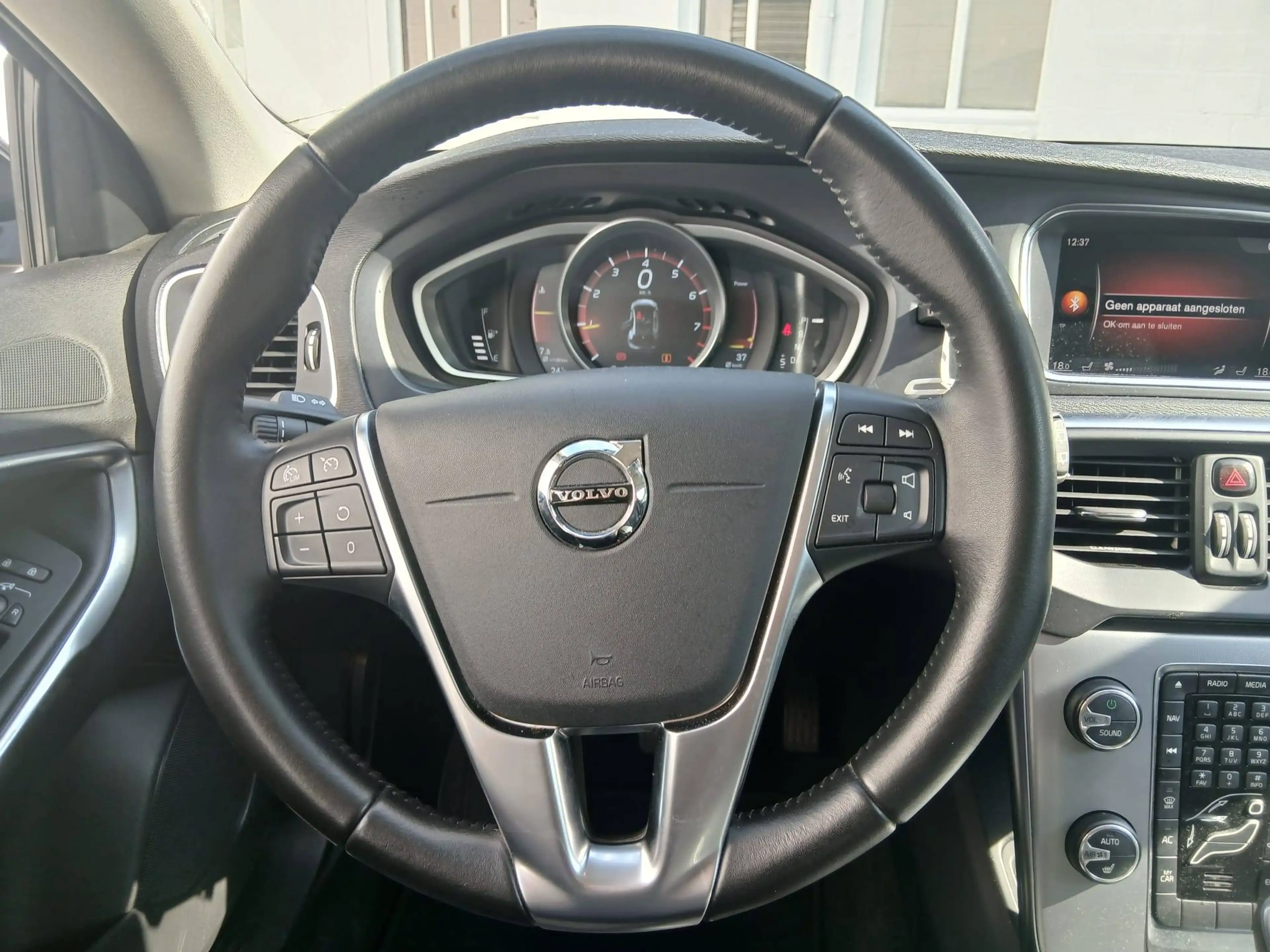 Volvo V40 V40 1.5 T2 Eco Inscription Geartronic / CRUISE / AIRCO / CAPT AV AR / SIEGE CHAUF / 260 x 60 M — photo 7