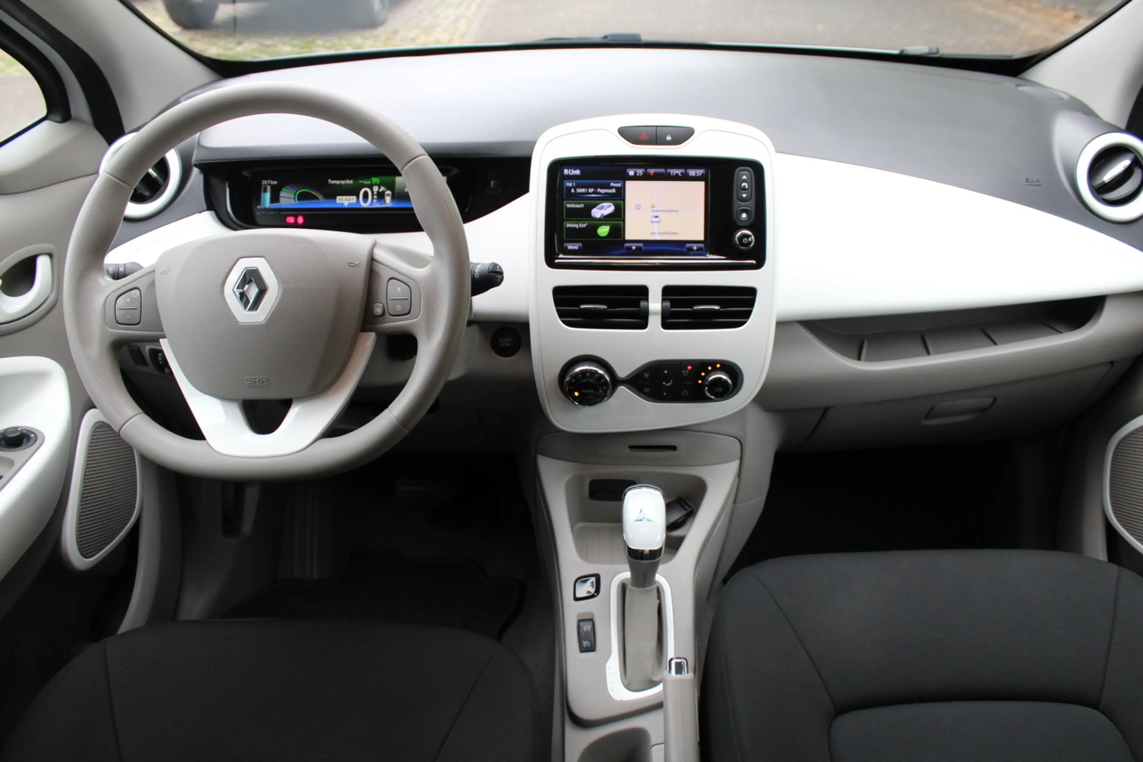 Renault ZOE Life Z.E. 40 (Miet-Batterie) — photo 9