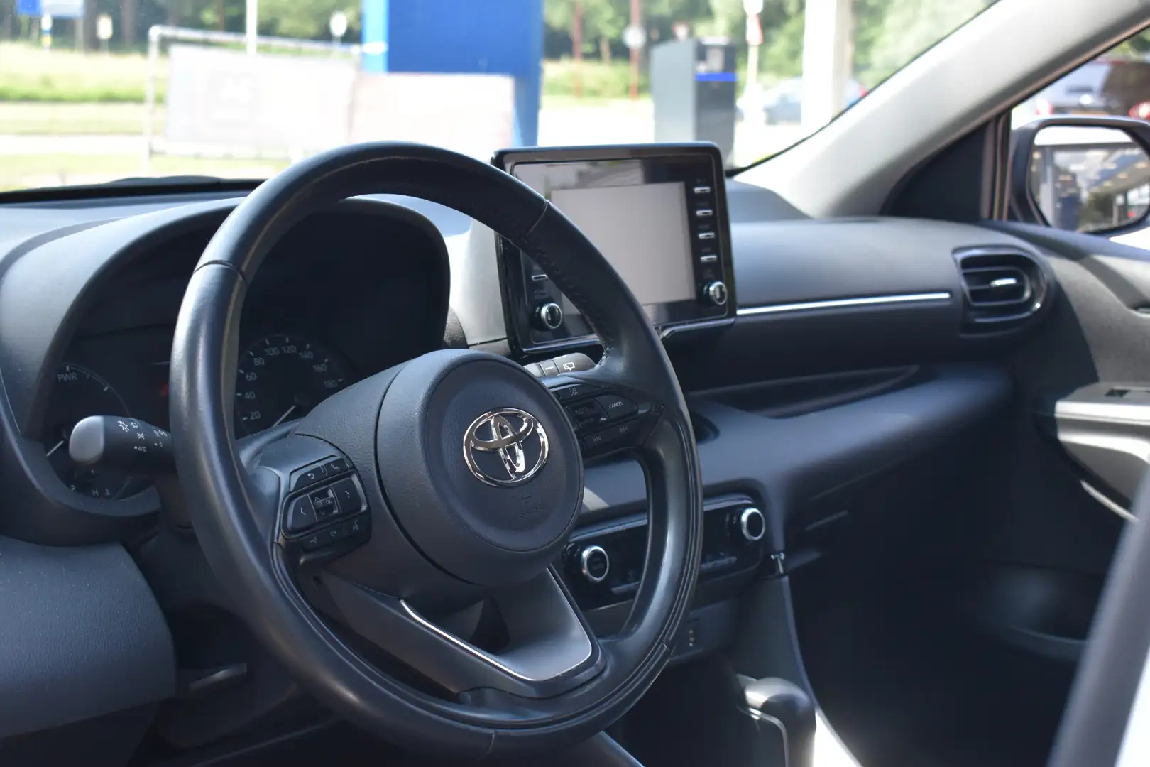 Toyota Yaris 1.5 Hybrid Bi-Tone Parelmoer | 1e Eigenaar | Carpl Blanc - 2