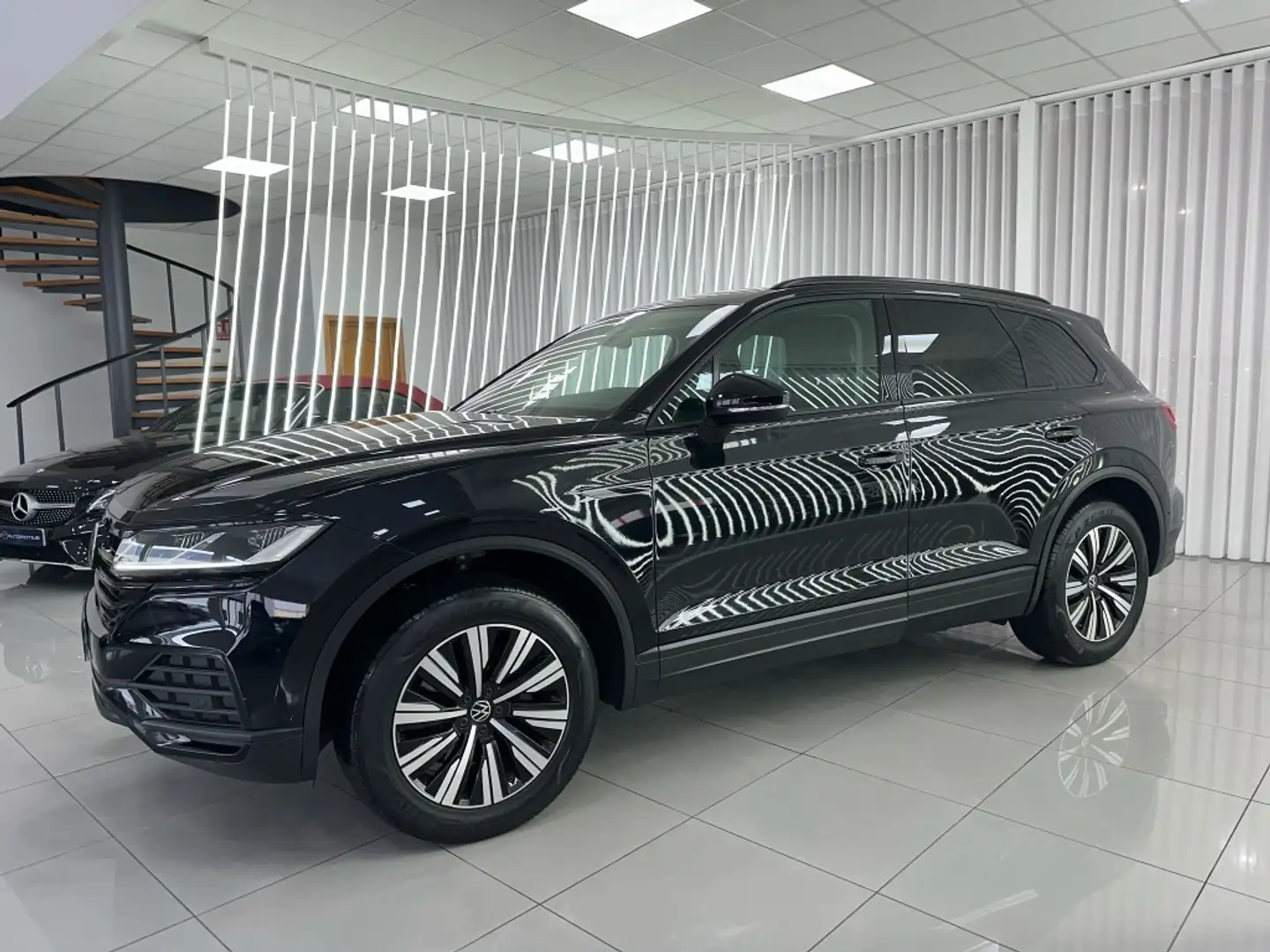 Volkswagen Touareg 3.0TDI V6 Premium Tiptronic Elegance 4M 170kW Negro - 2