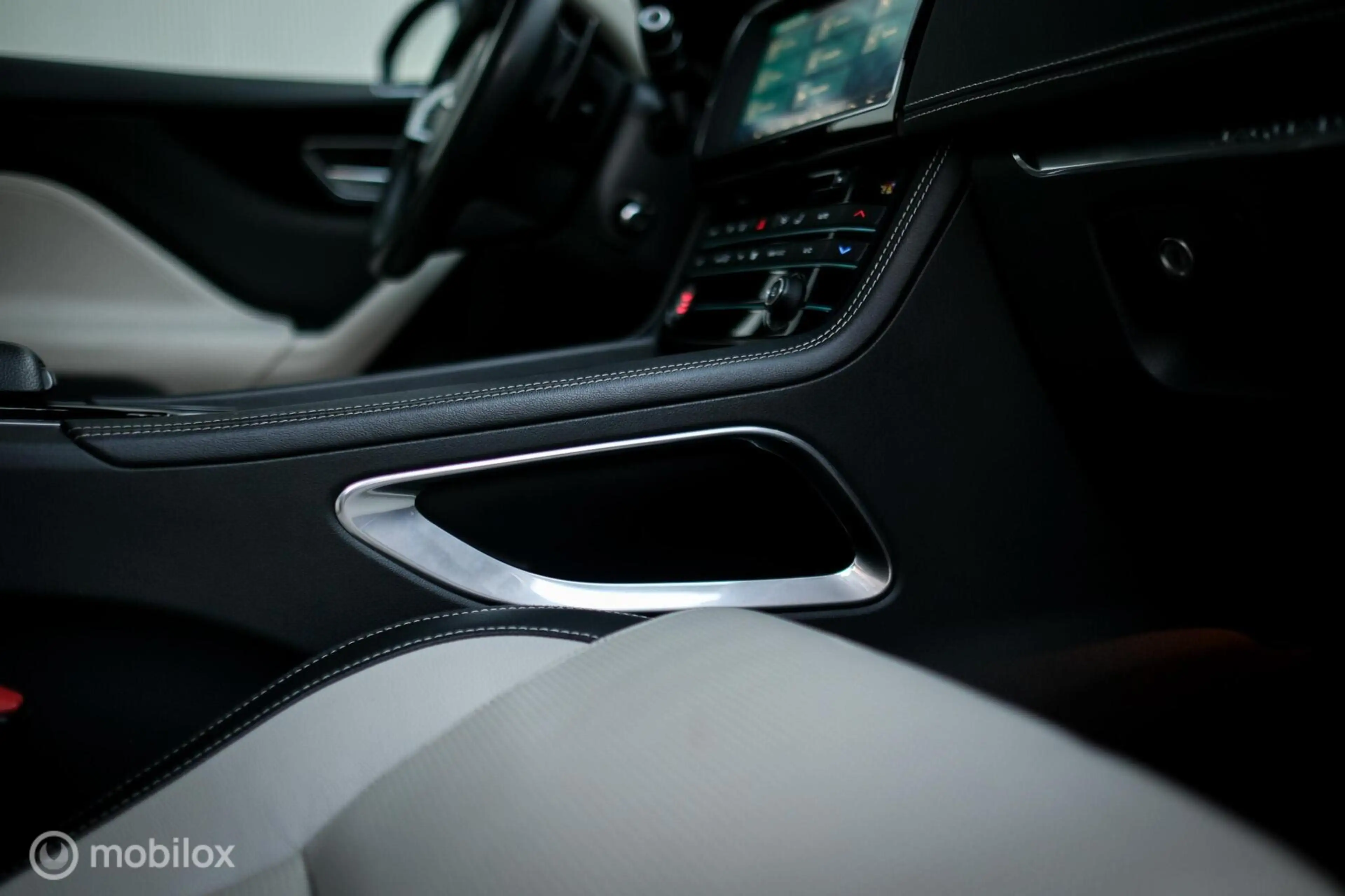 Jaguar F-Pace 3.0 R-Sport AWD 30d — photo 10