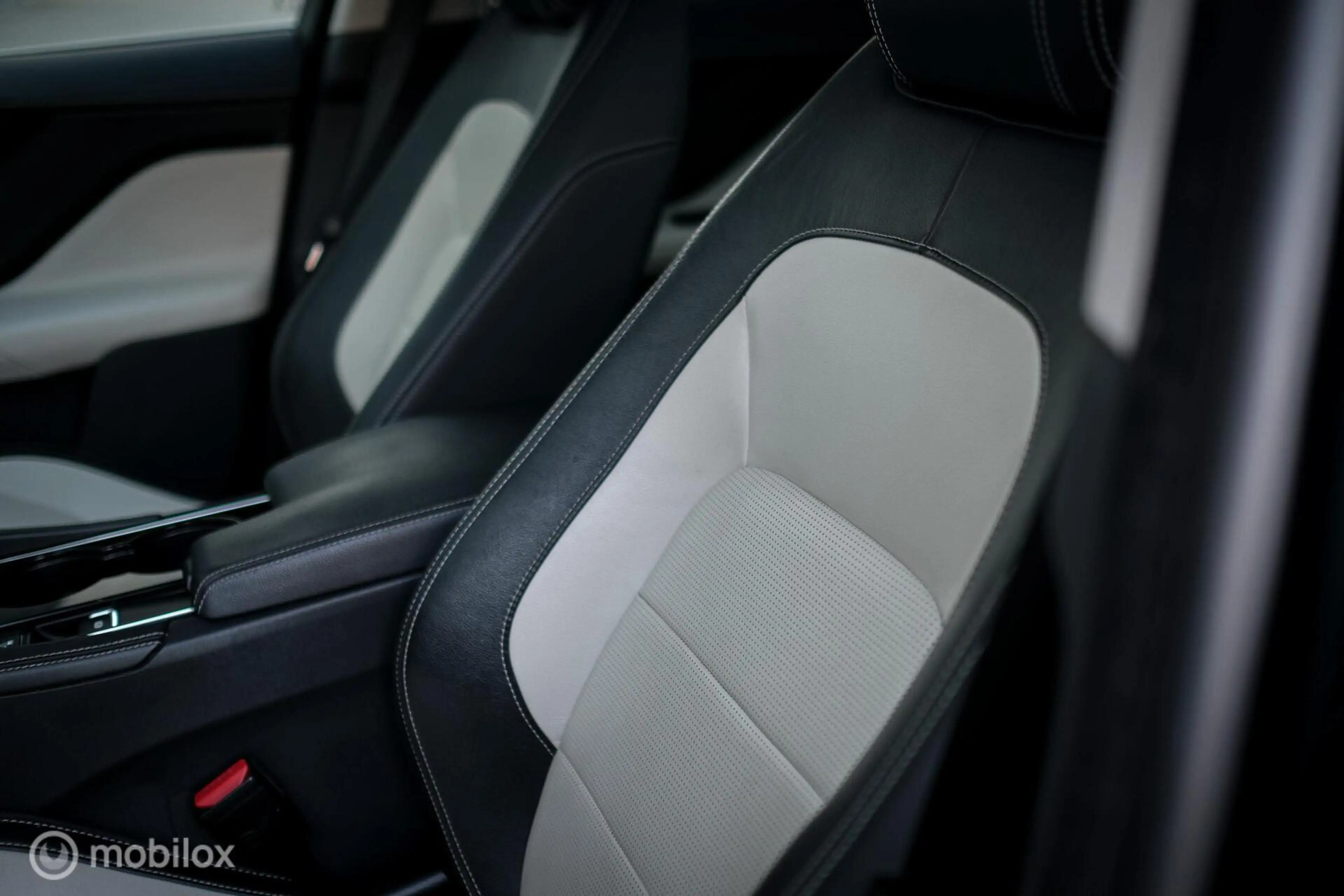 Jaguar F-Pace 3.0 R-Sport AWD 30d — photo 33