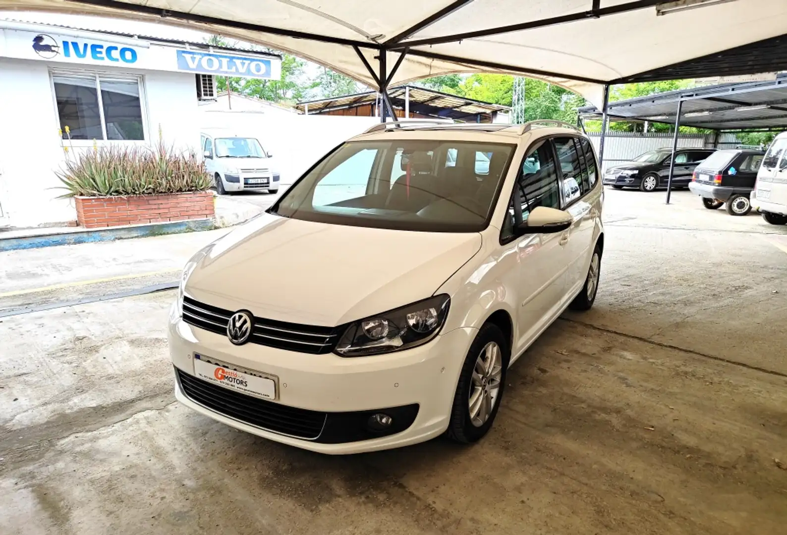 Volkswagen Touran 1.6TDI Advance BMT 105 Белый - 1