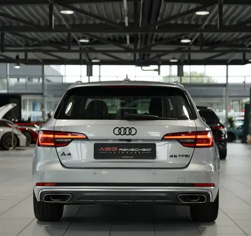Audi A4 view 8