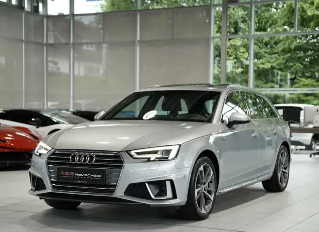 Audi A4 view 4