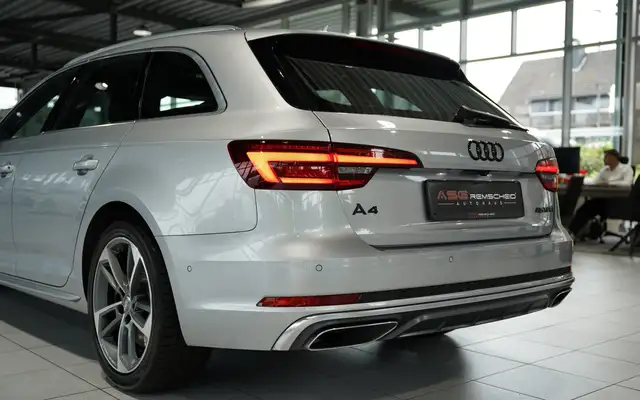 Audi A4 view 14