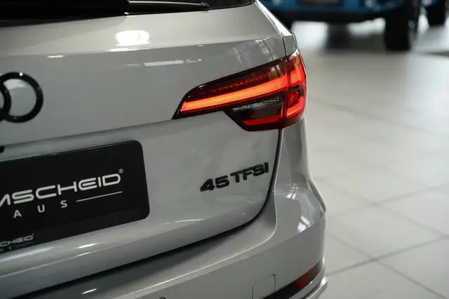 Audi A4 view 13