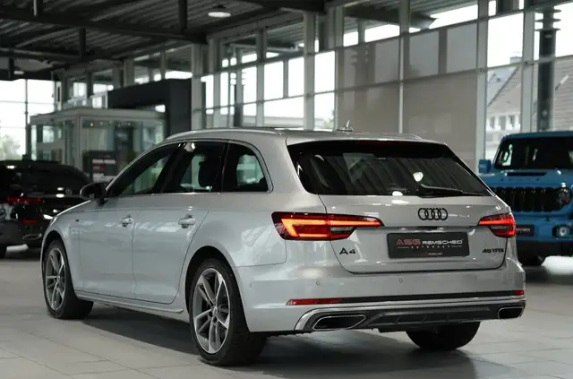 Audi A4 view 9