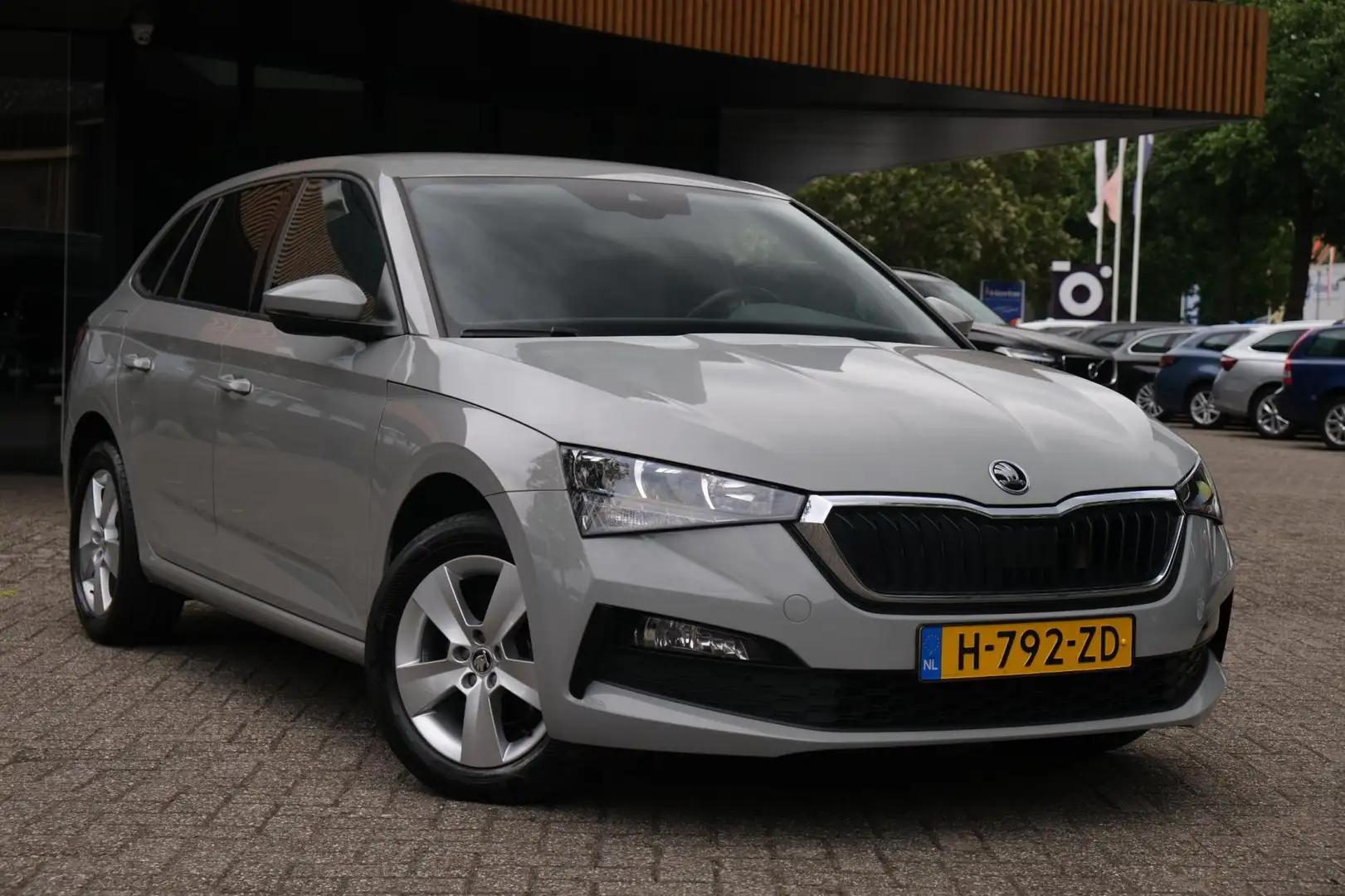 Skoda Scala 1.0 TSI Sport Business/Kuipstoelen/Sportpakket/Cli Grijs - 2