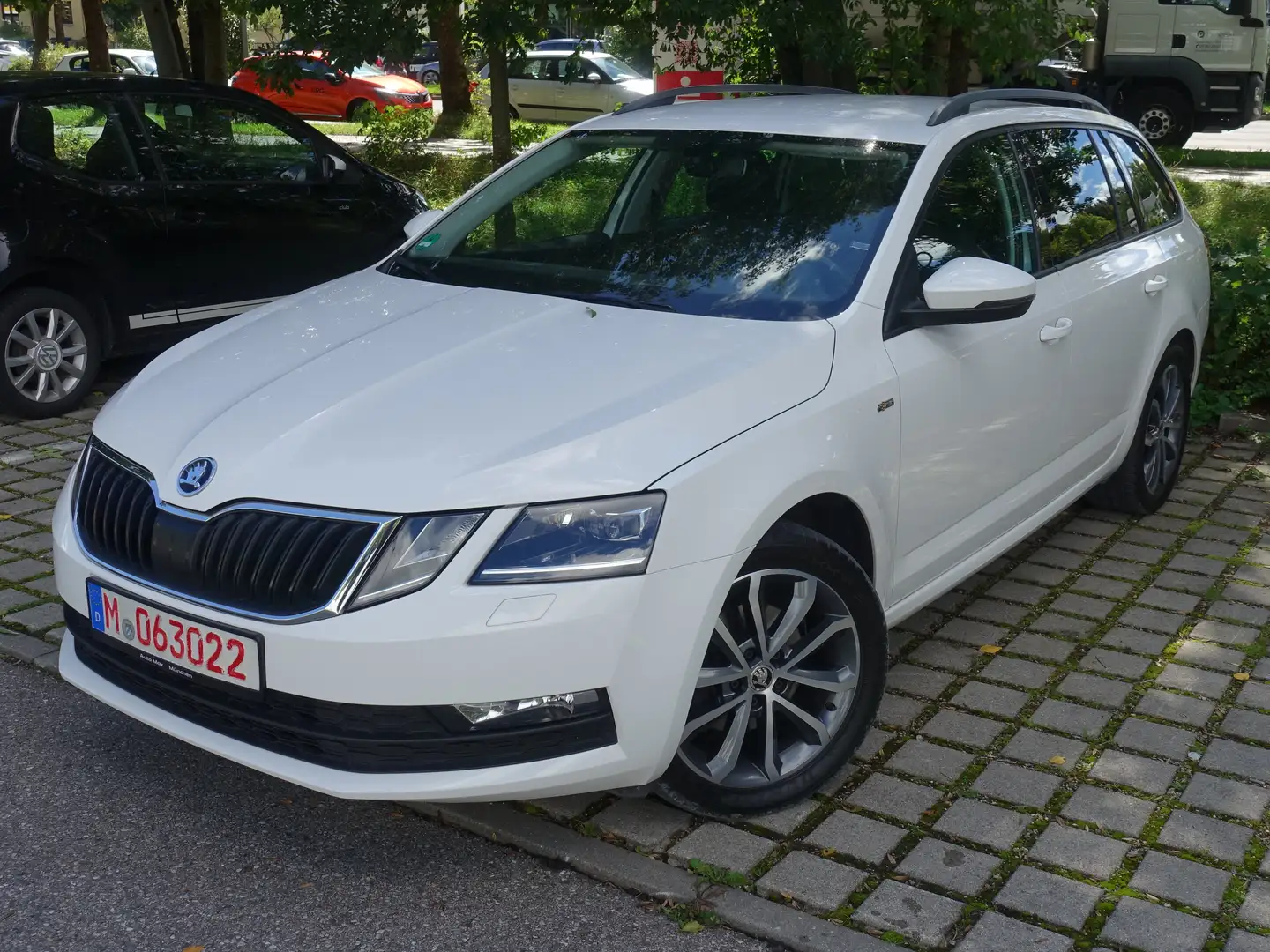 Skoda Octavia Soleil.*150 PS*Automatik*Navi* Weiß - 1