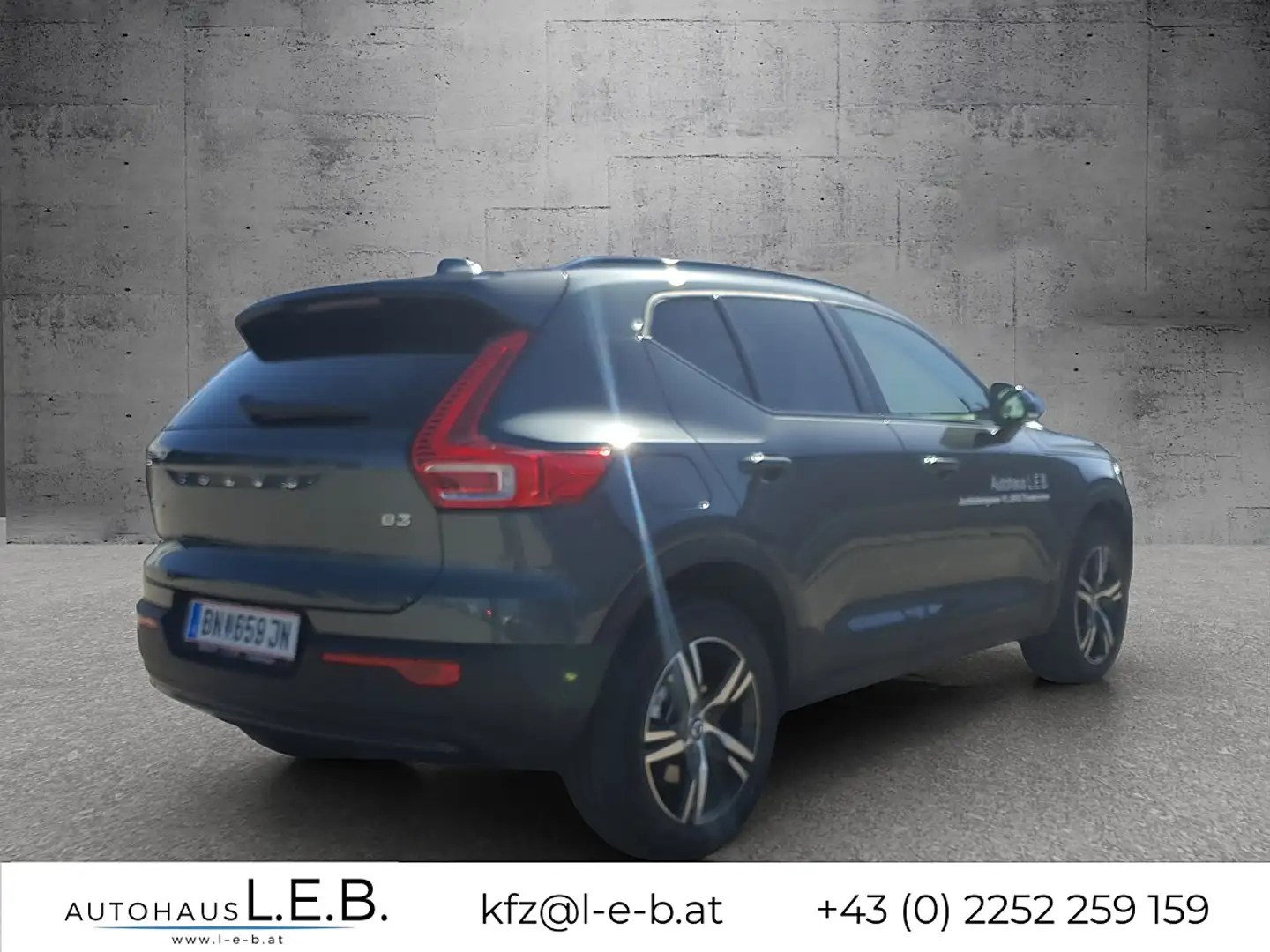Volvo XC40 XC 40 B3 2WD Plus Dark (EURO 6e) Grün - 2