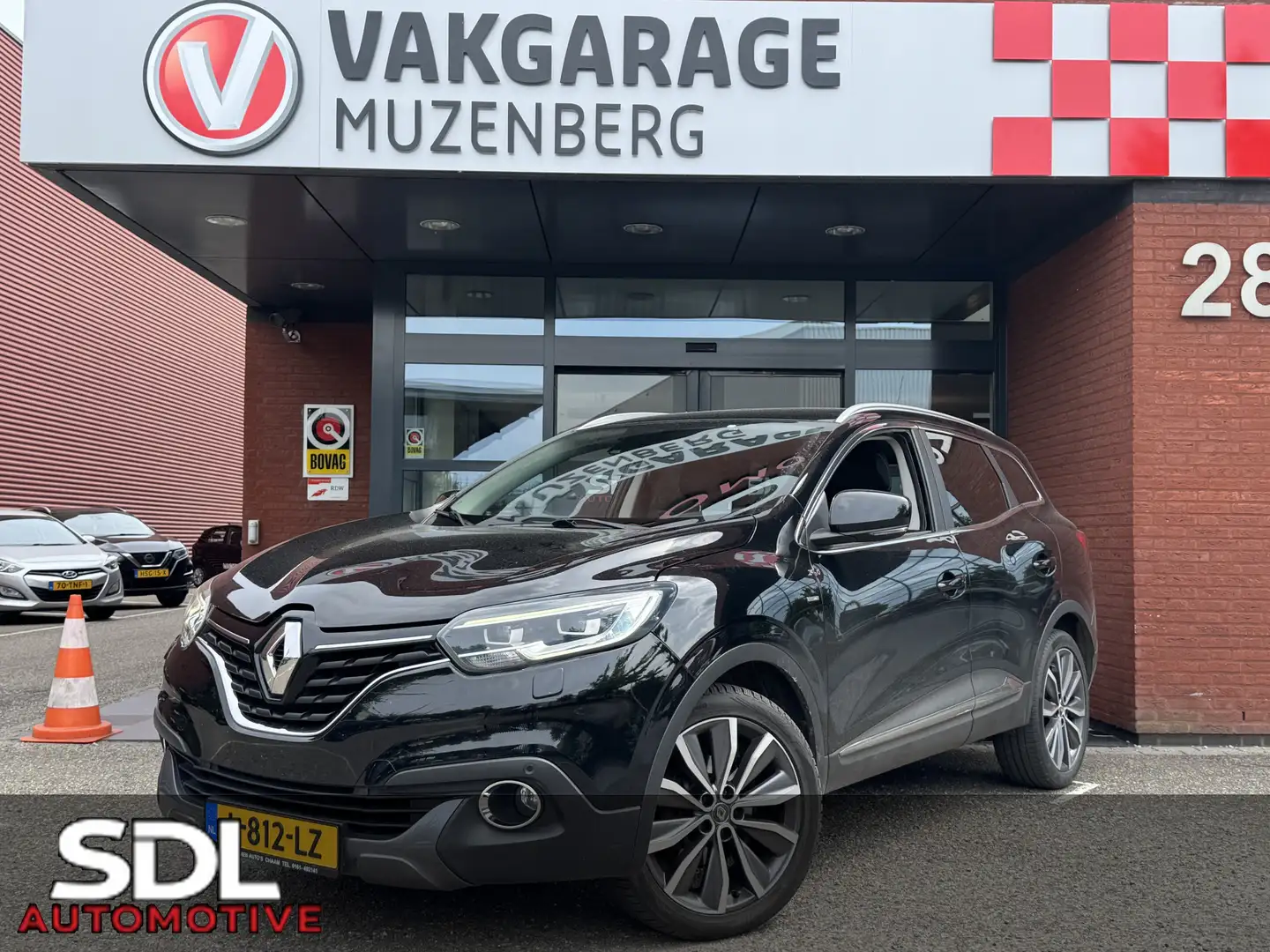 Renault Kadjar 1.2 TCe Bose // NAVI // CRUISE // CLIMA // PDC // Zwart - 1