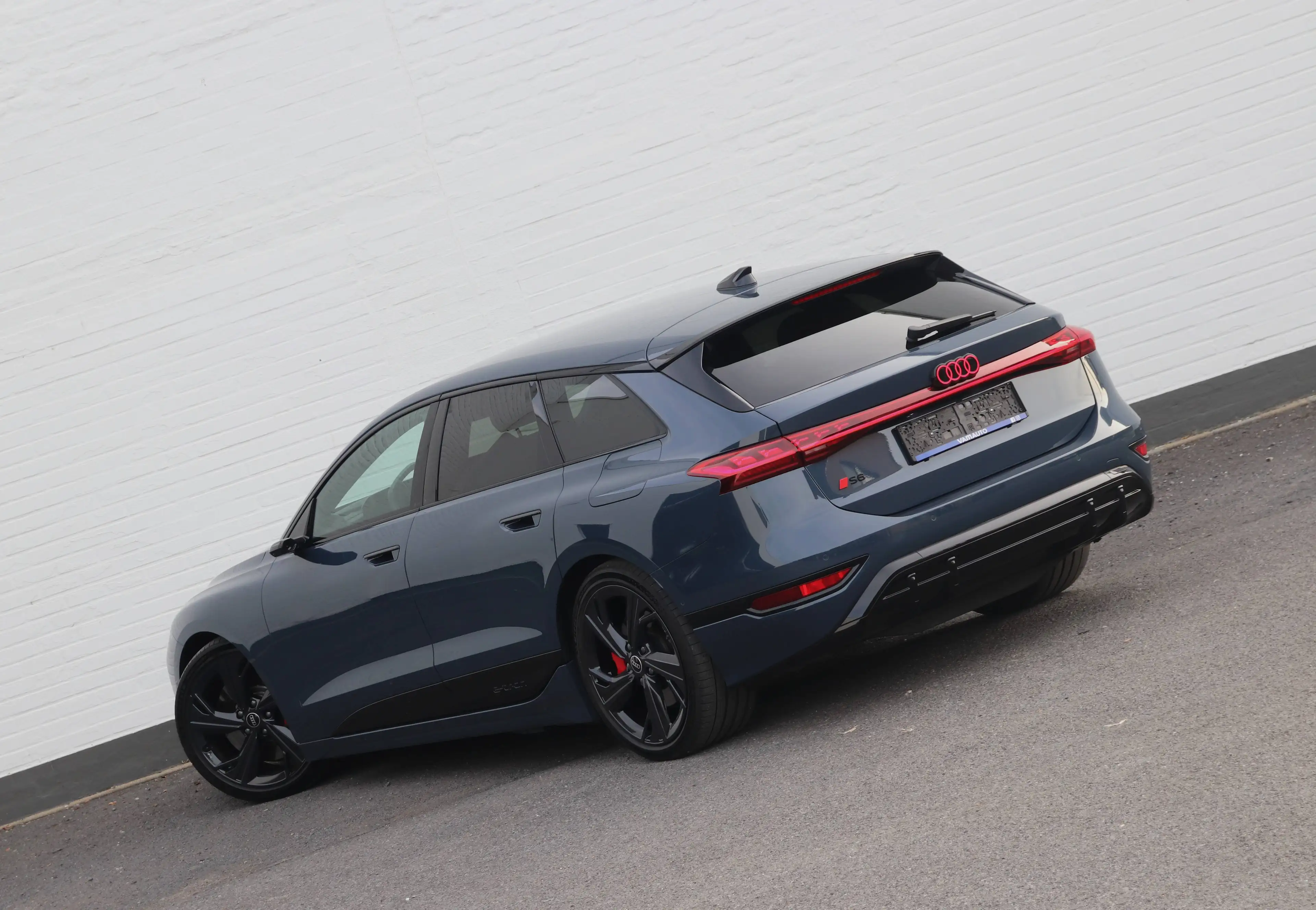 Audi S6 e-tron Avant 100 kW Quattro - SoftClose/HUD/BlindSpot/B&O/360/Towbar/21" — photo 6