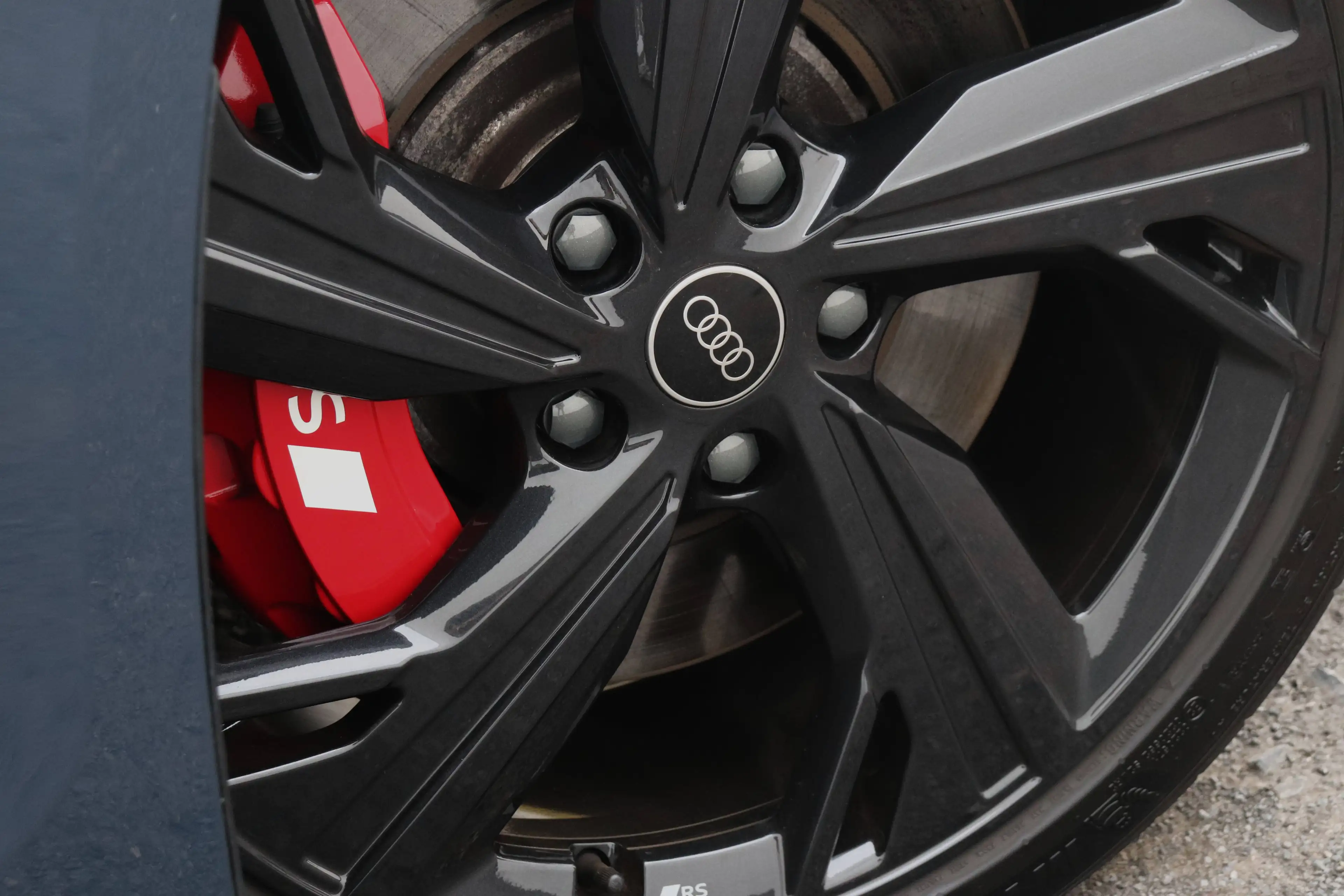 Audi S6 e-tron Avant 100 kW Quattro - SoftClose/HUD/BlindSpot/B&O/360/Towbar/21" — photo 2